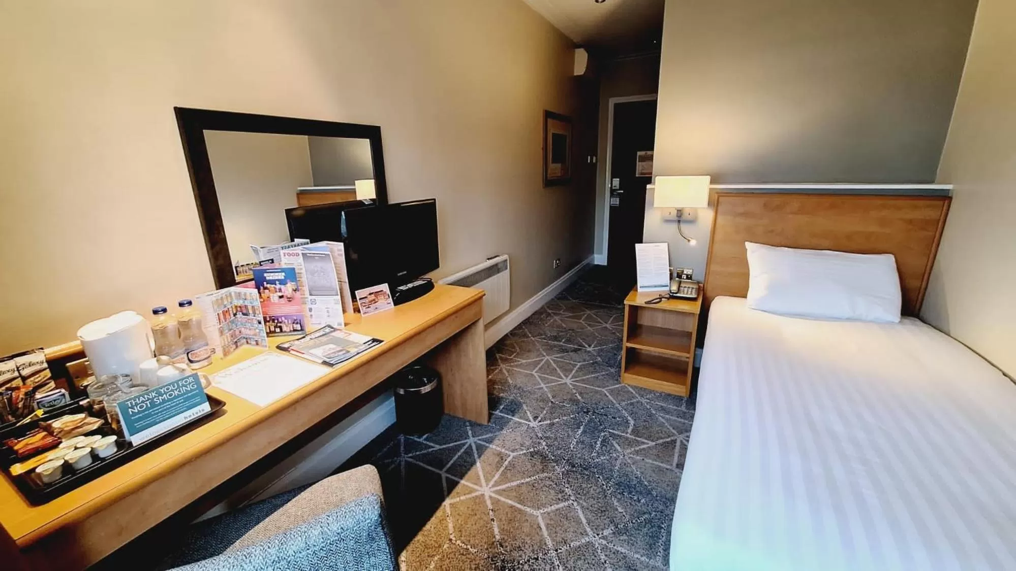 Single Room in The Brocket Arms Wetherspoon