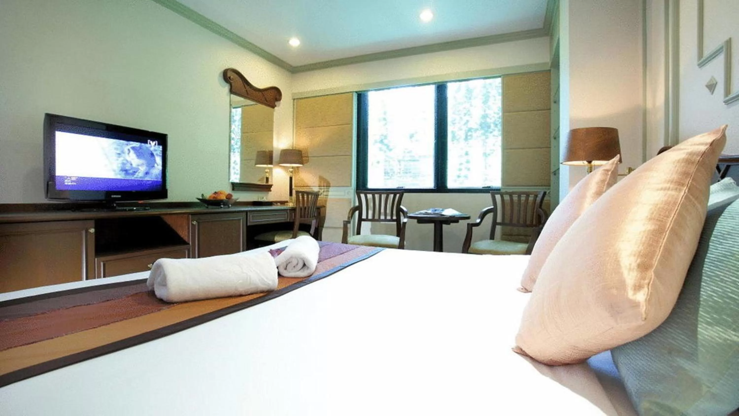 Deluxe Double Room in Majestic Suites Hotel