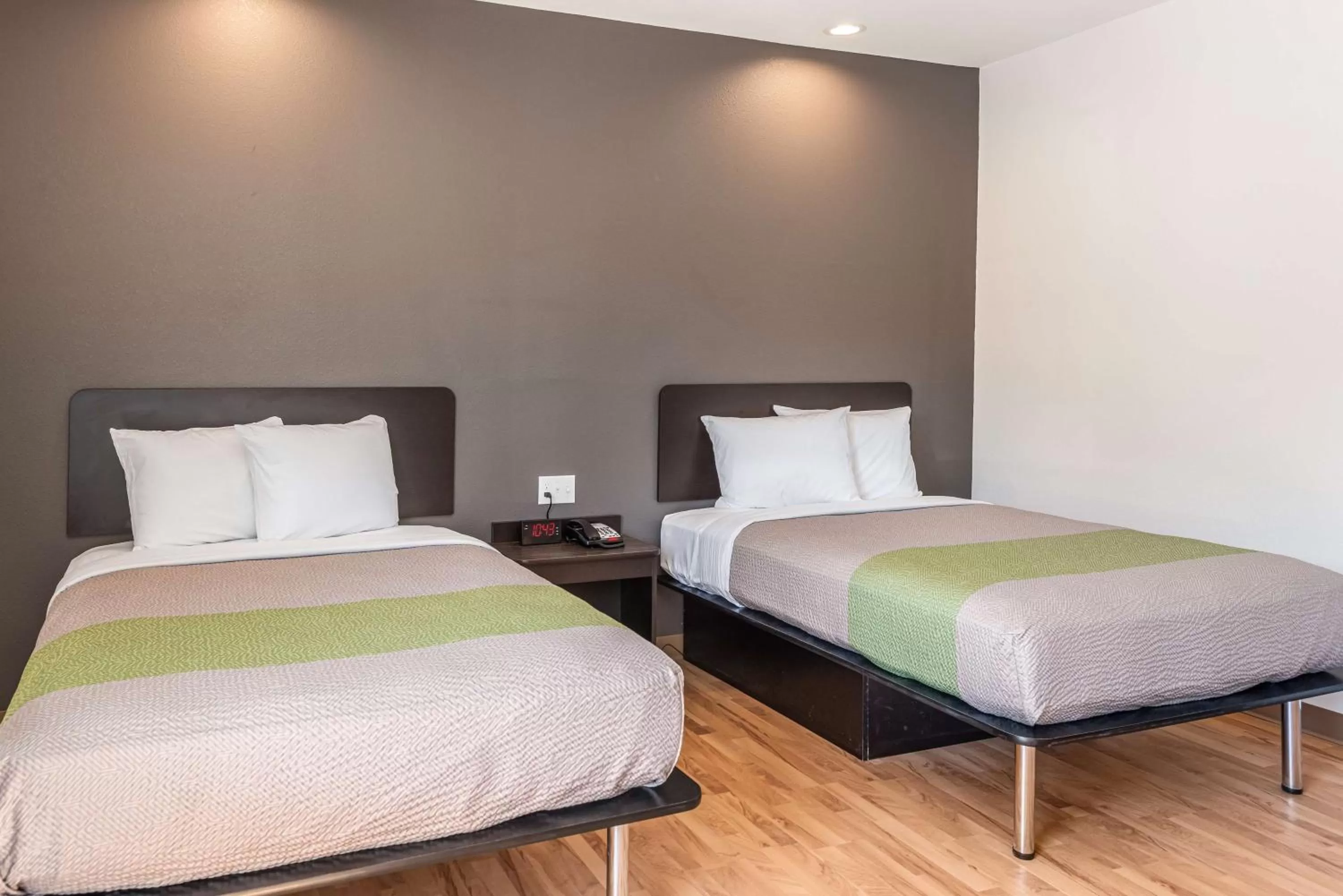 Quadruple Room - Disability Access - Non-Smoking in Studio 6 Lake Charles