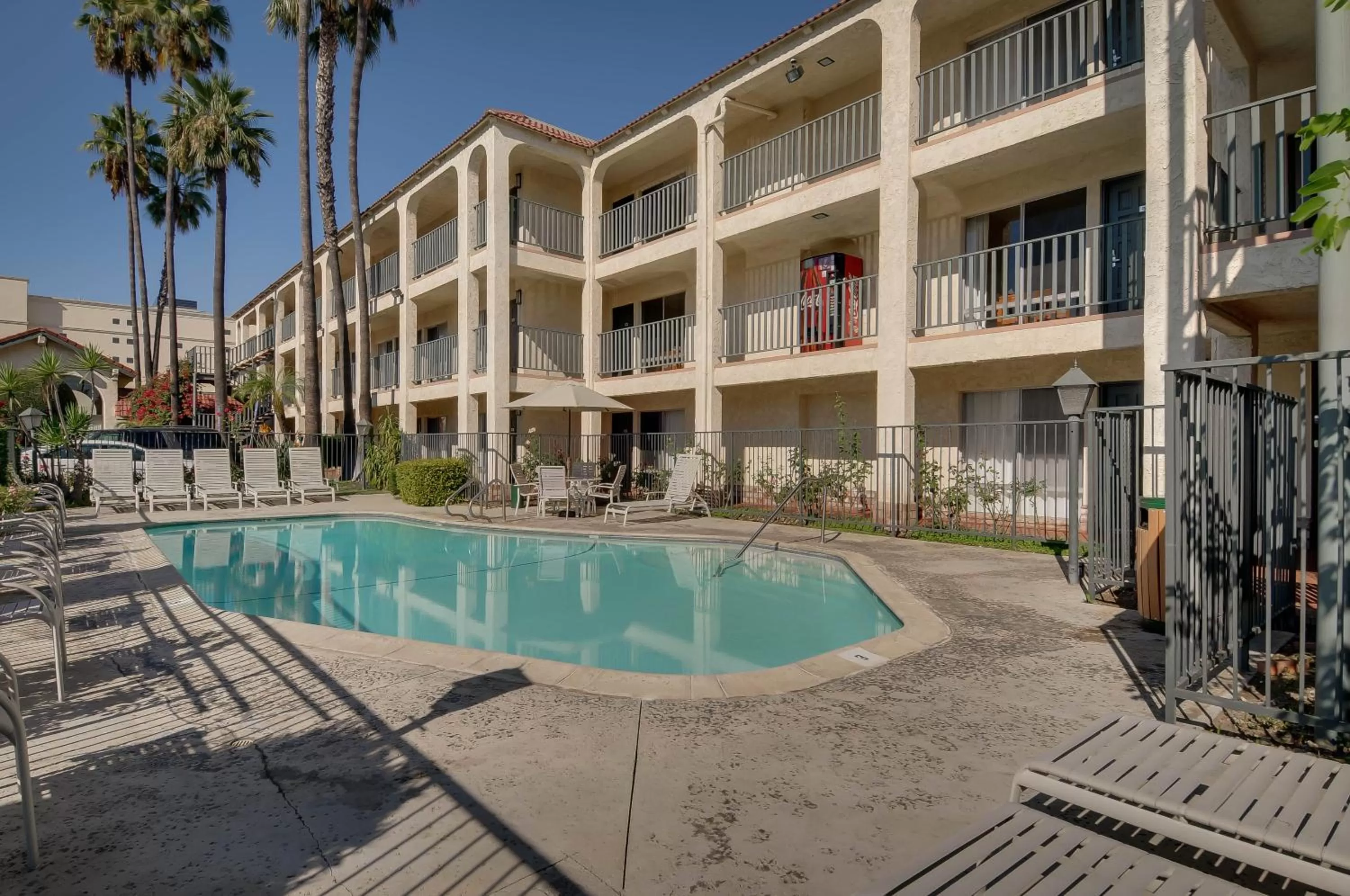 Property building in Vagabond Inn Glendale
