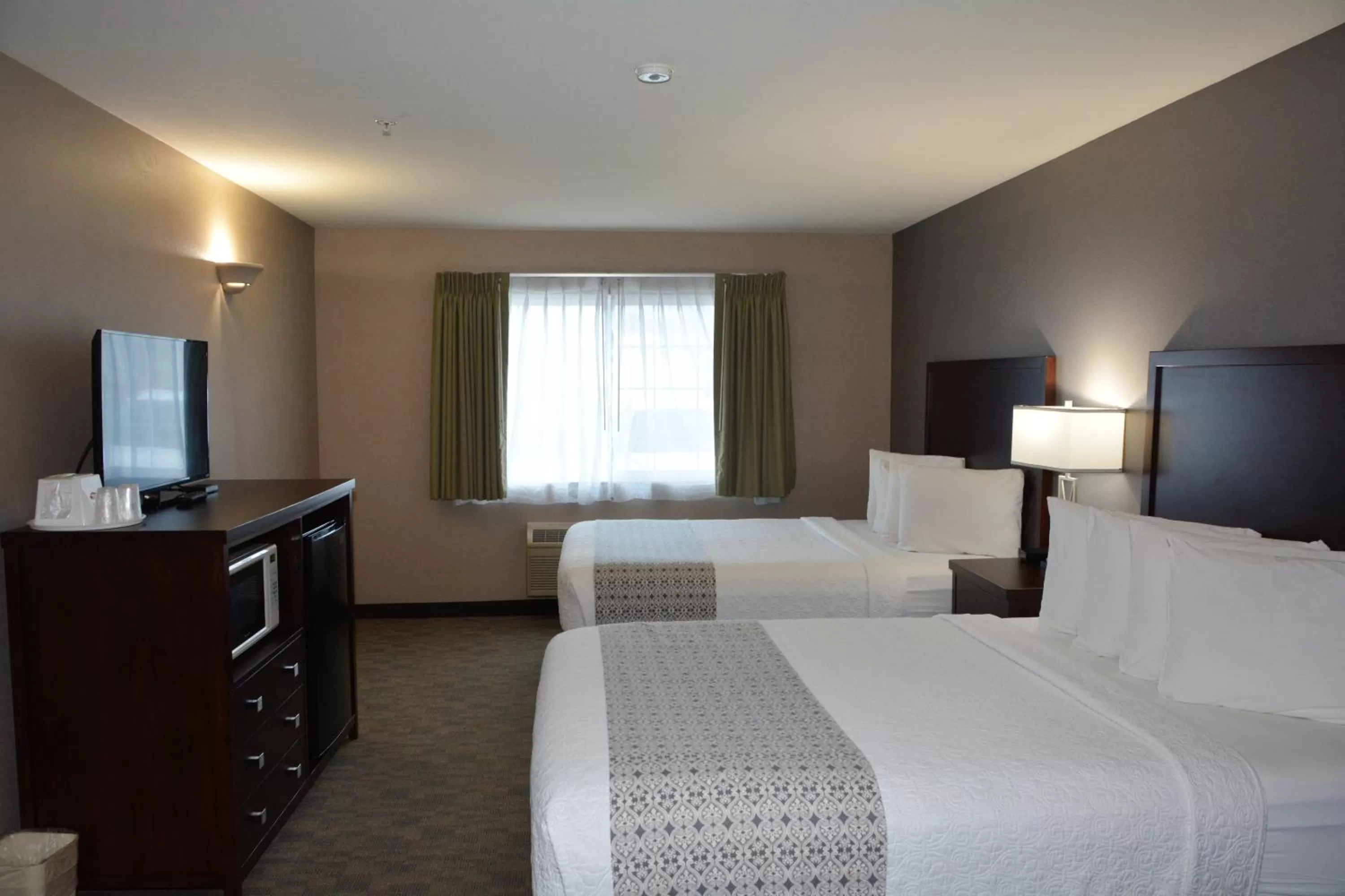 Deluxe Queen Room with Two Queen Beds in FairBridge Inn & Suites DuPont