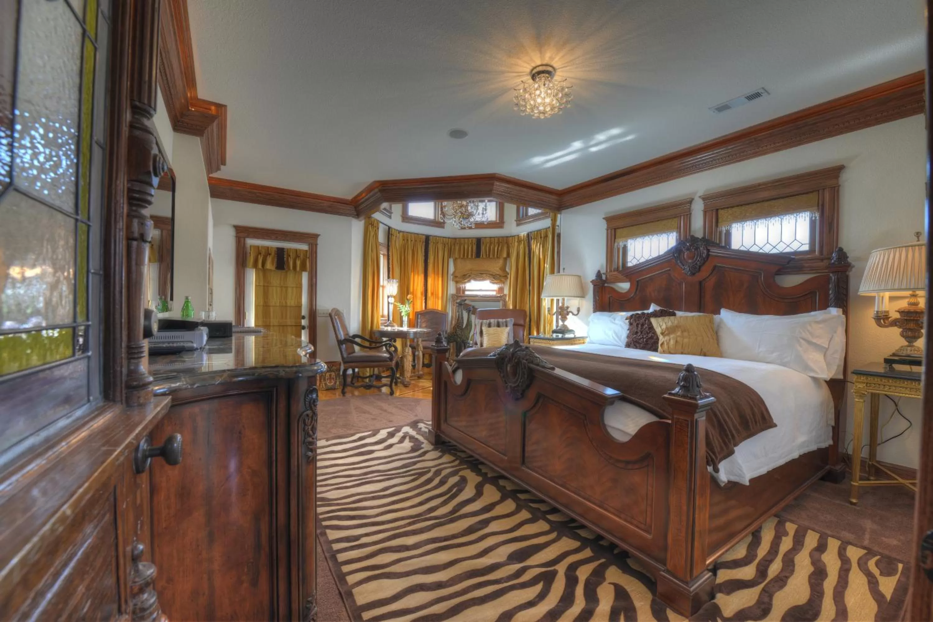 Deluxe King Suite with Balcony - single occupancy in The Victoria Bed & Breakfast