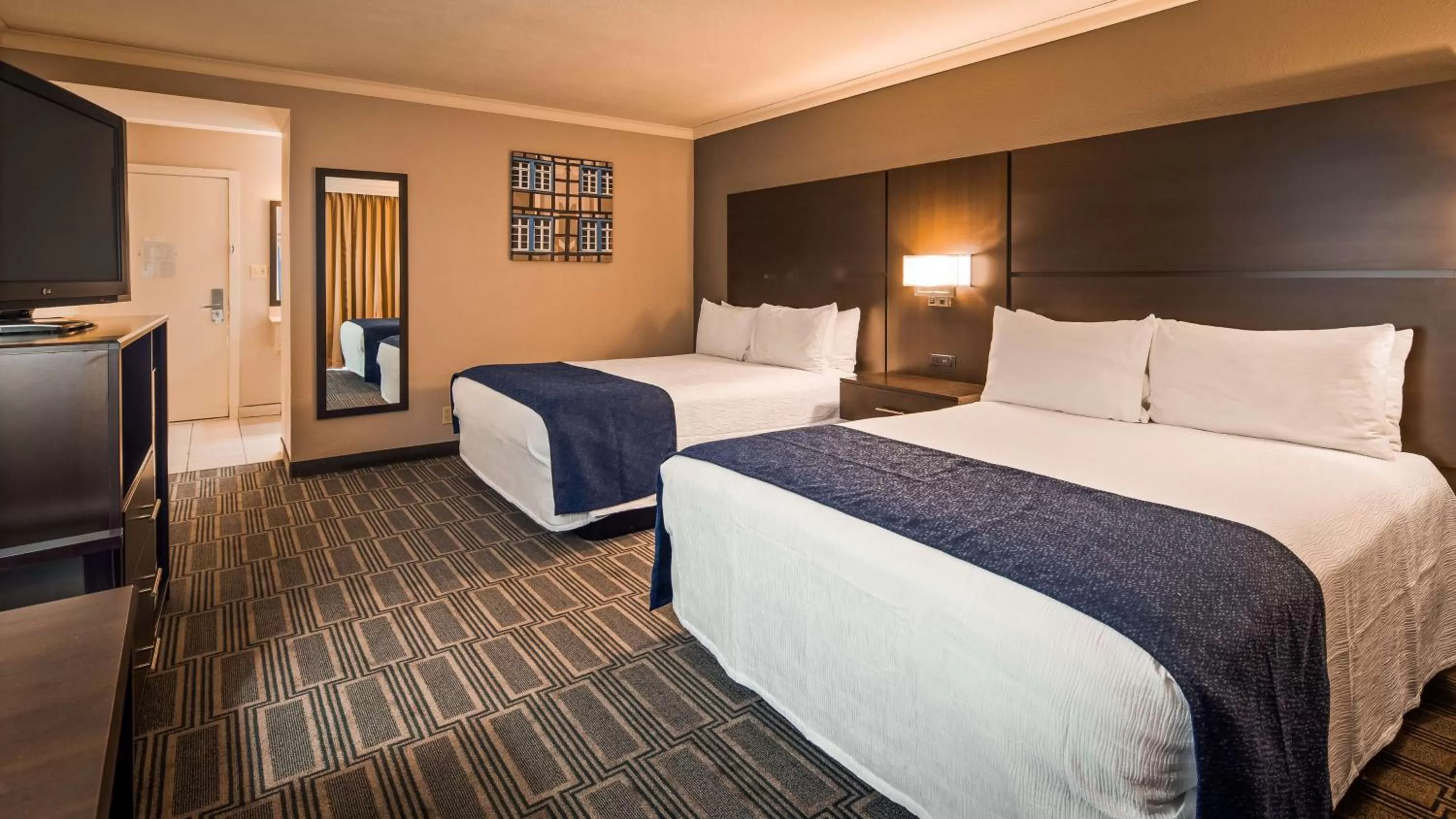 Queen Room with Two Queen Beds - Non-Smoking in Best Western Andersen's Inn