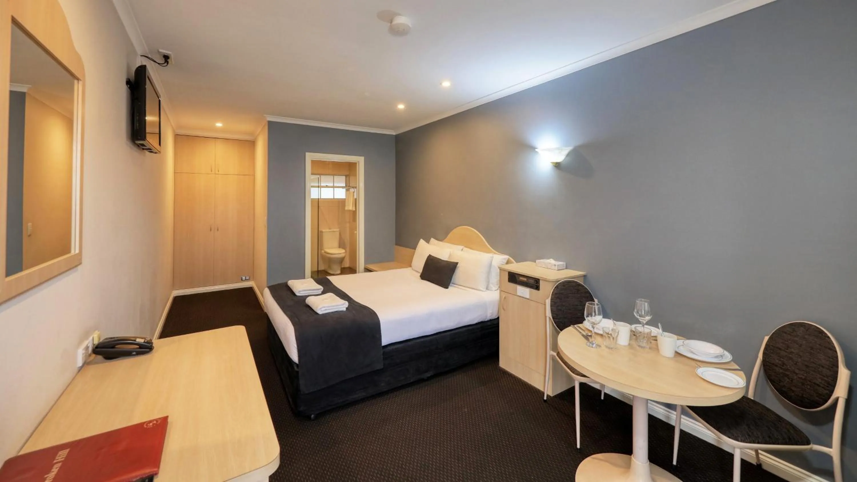 Double Room in Charles Rasp Motor Inn & Cottages