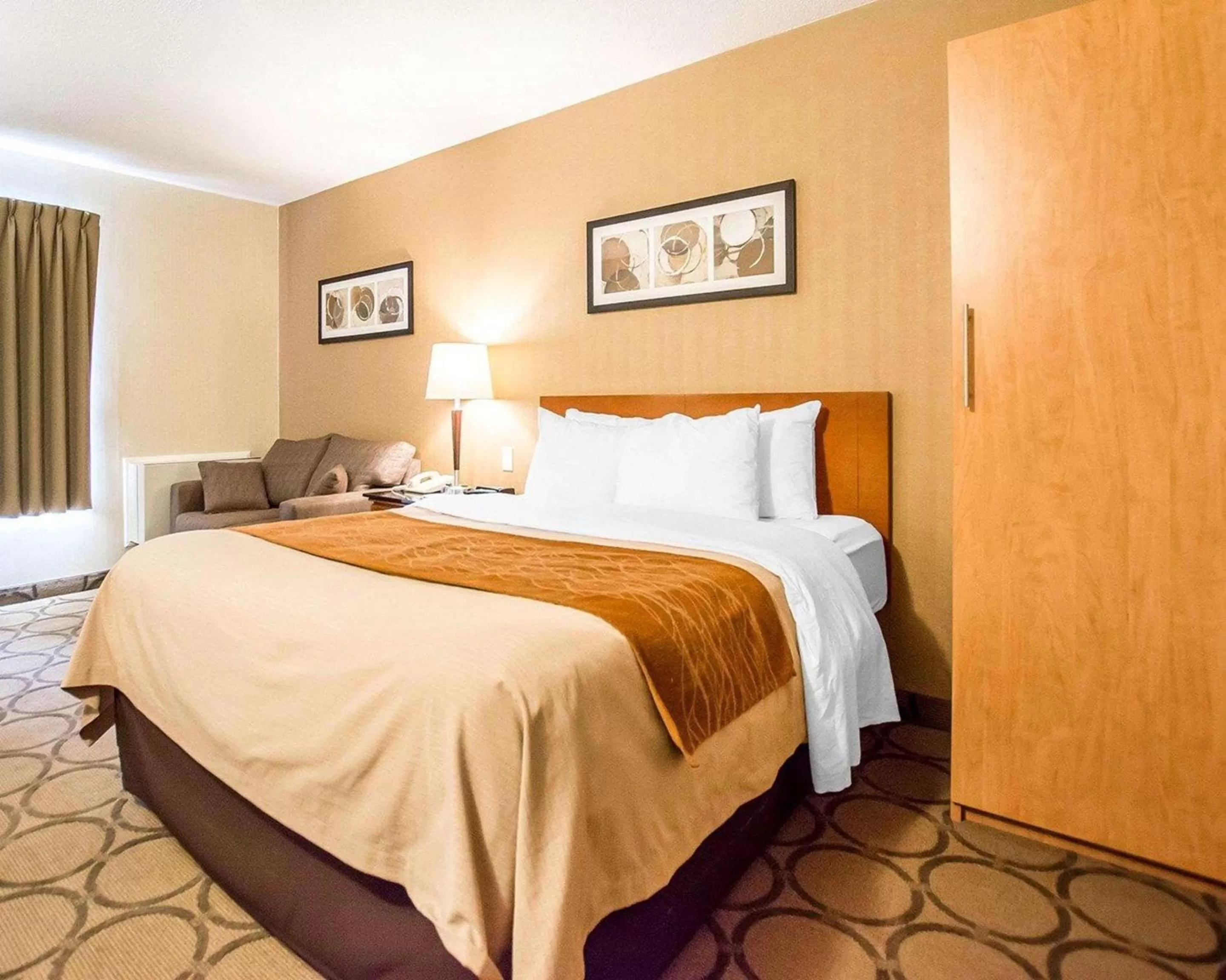 Executive Queen Room - Ground Floor/Non-Smoking in Comfort Inn Kirkland Lake