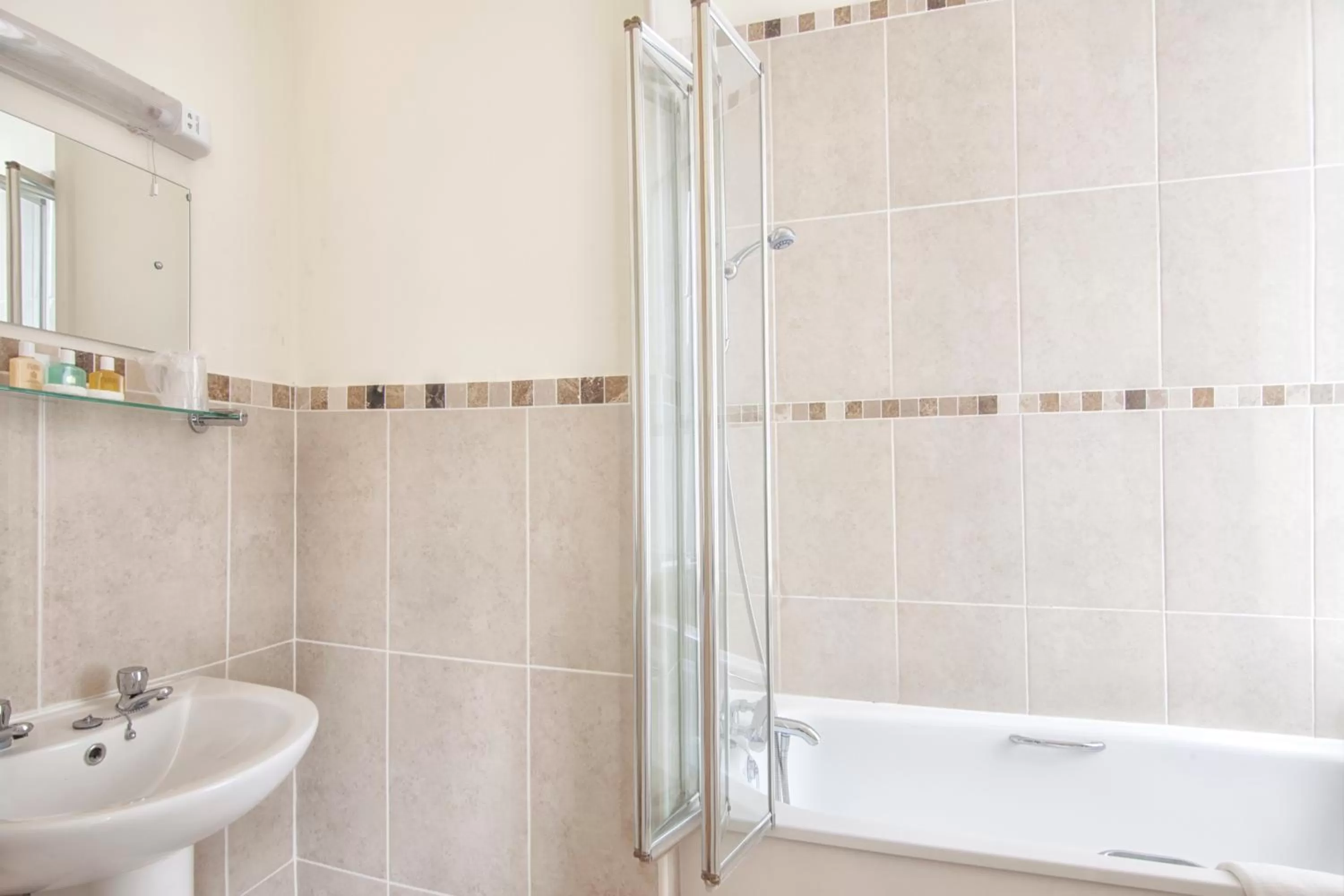 Standard Twin Room in Luccombe Hall Hotel