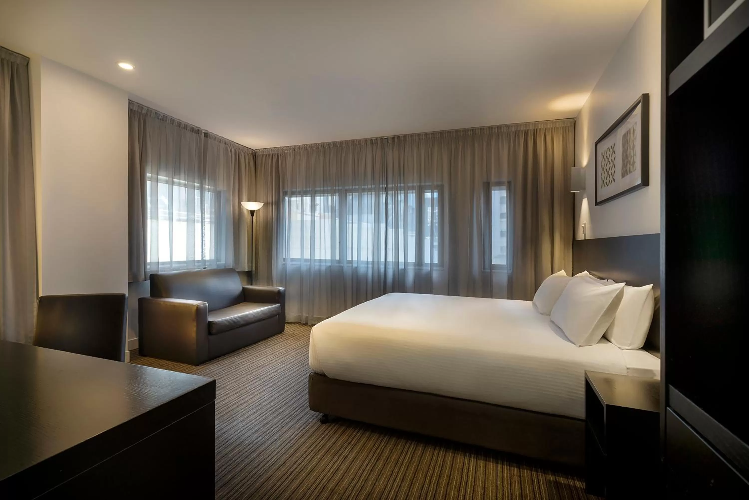 Premier Double Room with Spa Bath in Causeway 353 Hotel