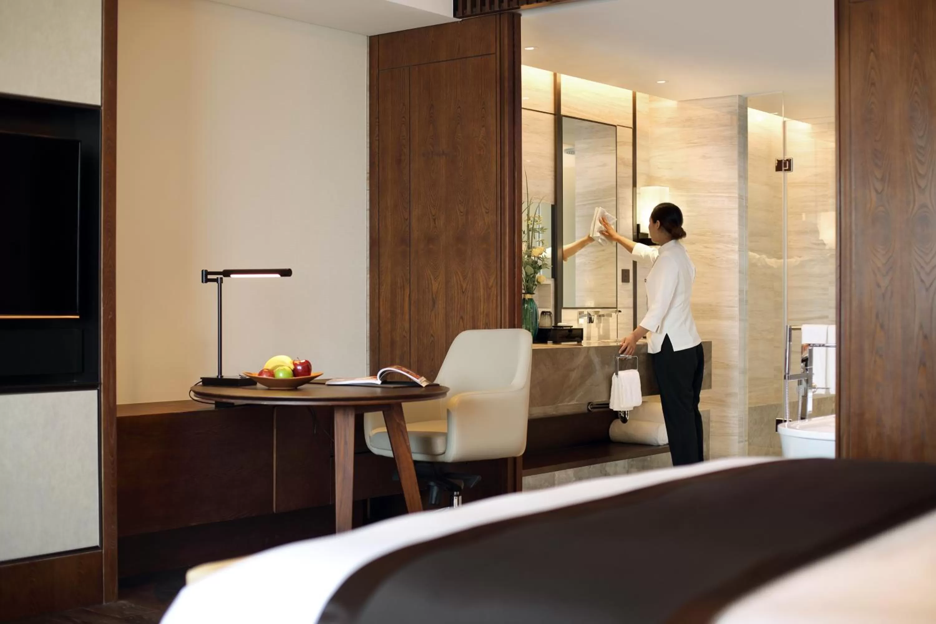 One-Bedroom Suite in InterContinental Shanghai Hongqiao NECC by IHG