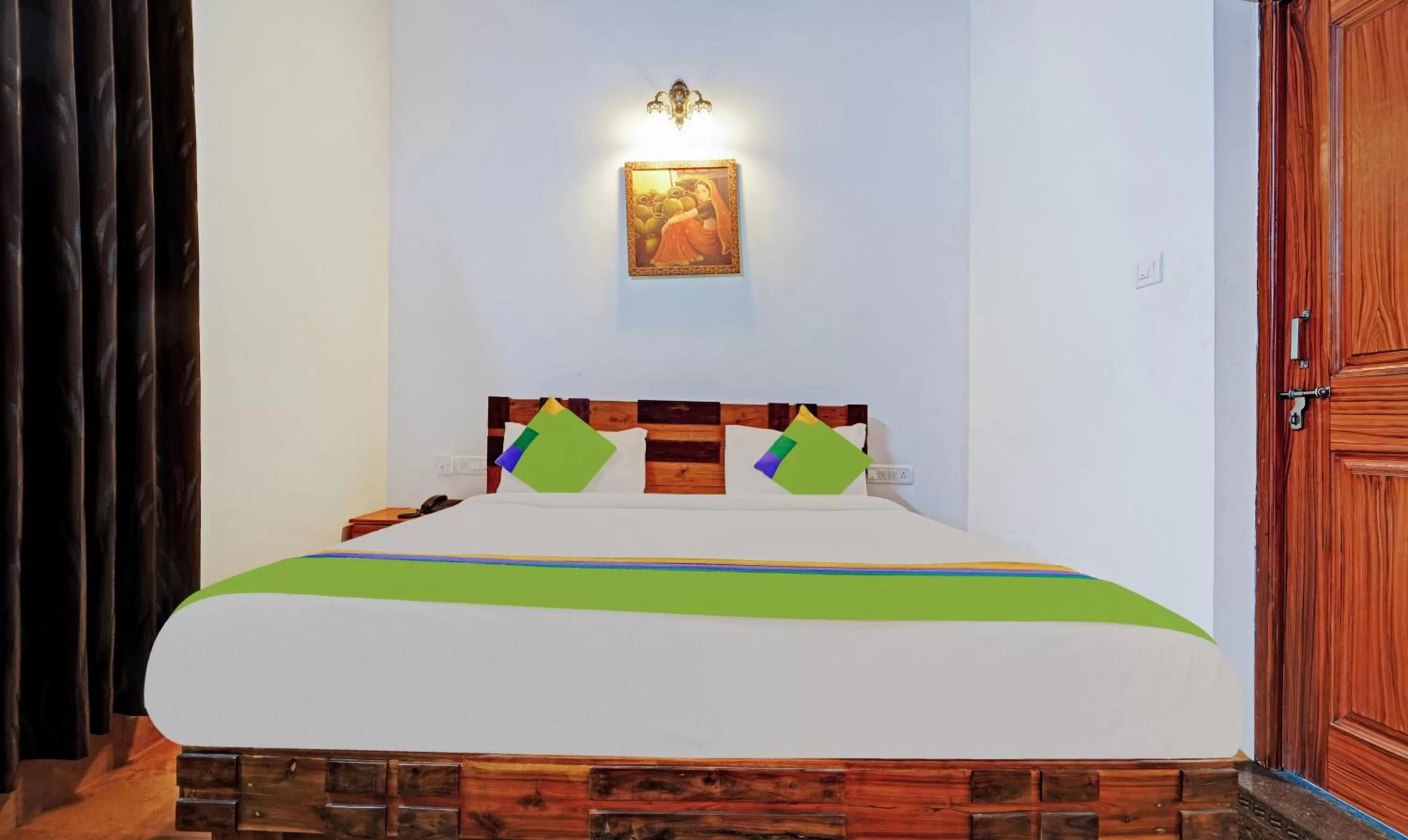 Deluxe Double Room in Treebo Alaka Rester Homestay