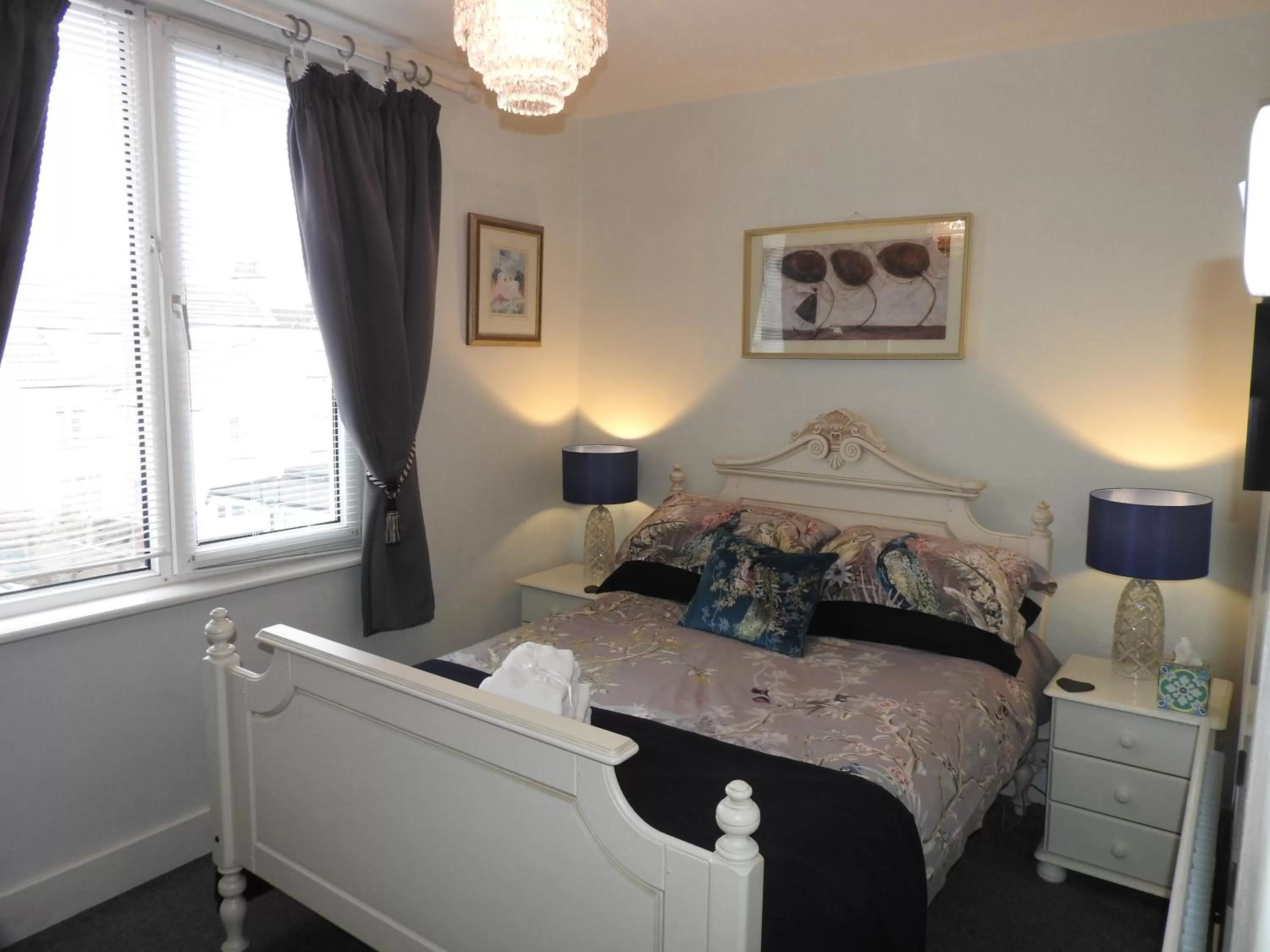 Deluxe Double Room with Shower in Beaches Guesthouse