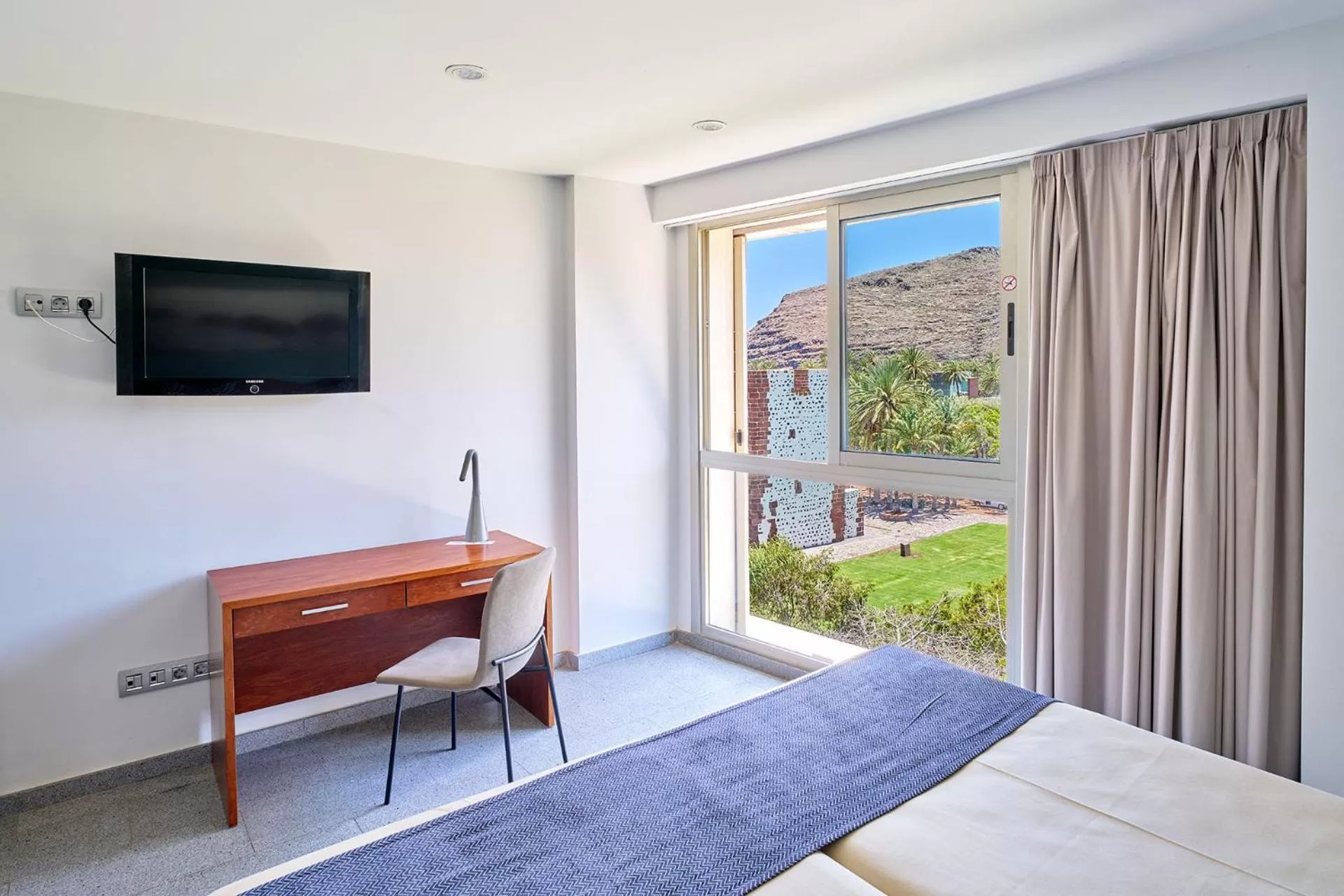 Twin Room with Park View in Hotel Torre Del Conde