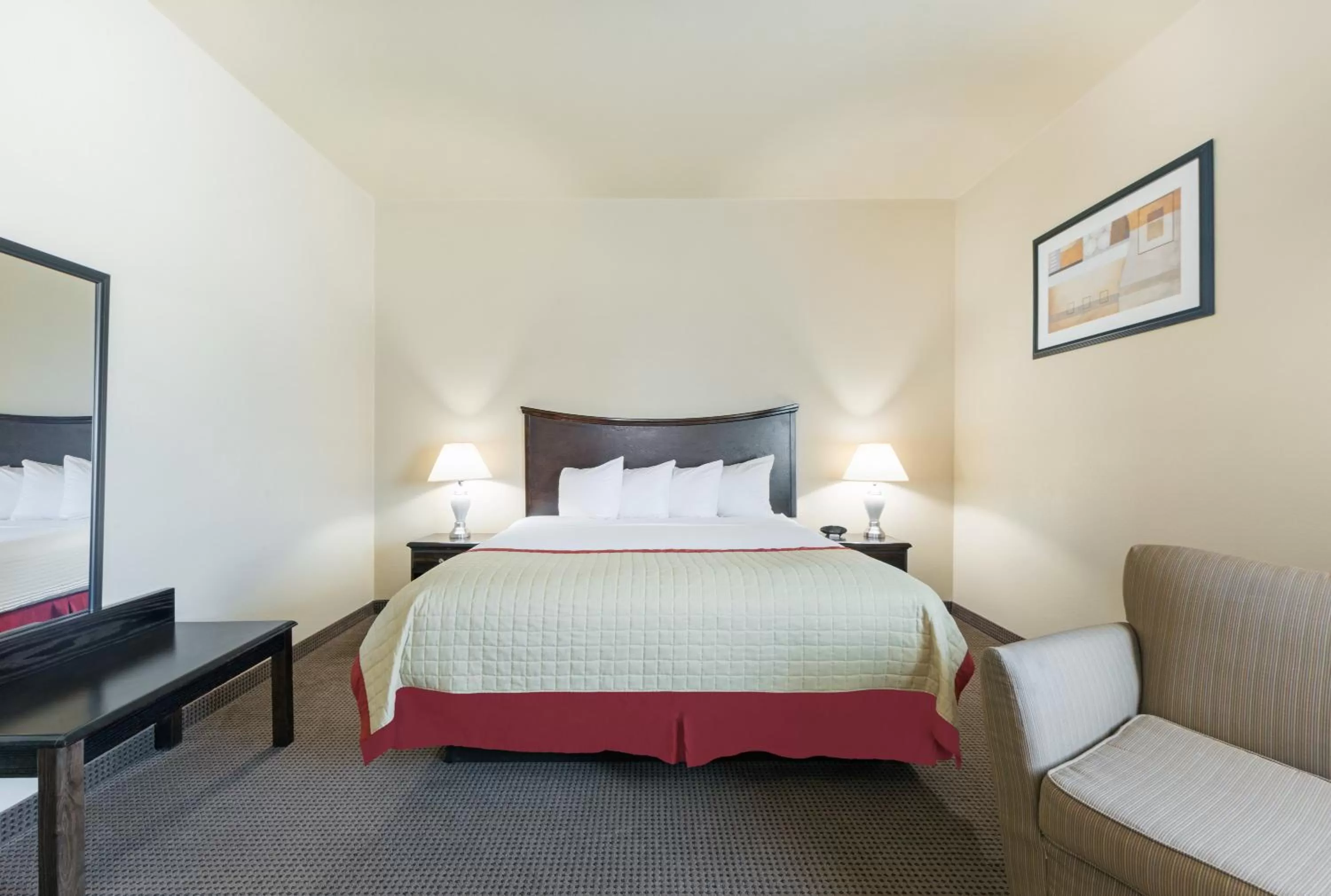 King Room with Roll-In Shower - Mobility Access/Non-Smoking in Baymont by Wyndham Perryton