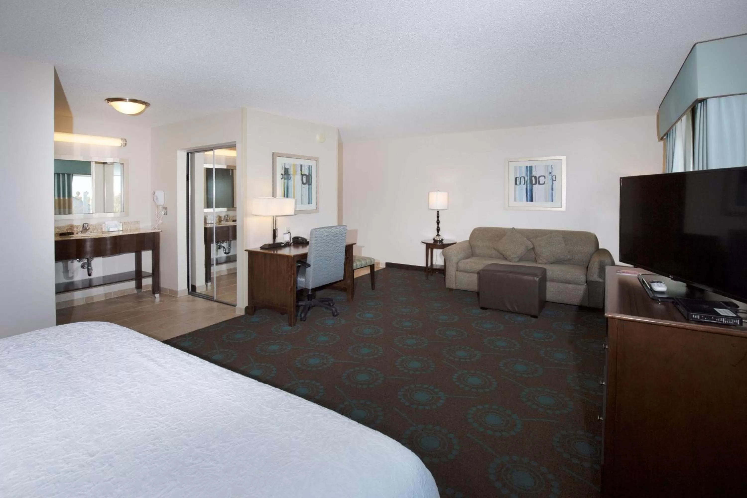 King Studio with Water View in Hampton Inn & Suites Suisun City Waterfront