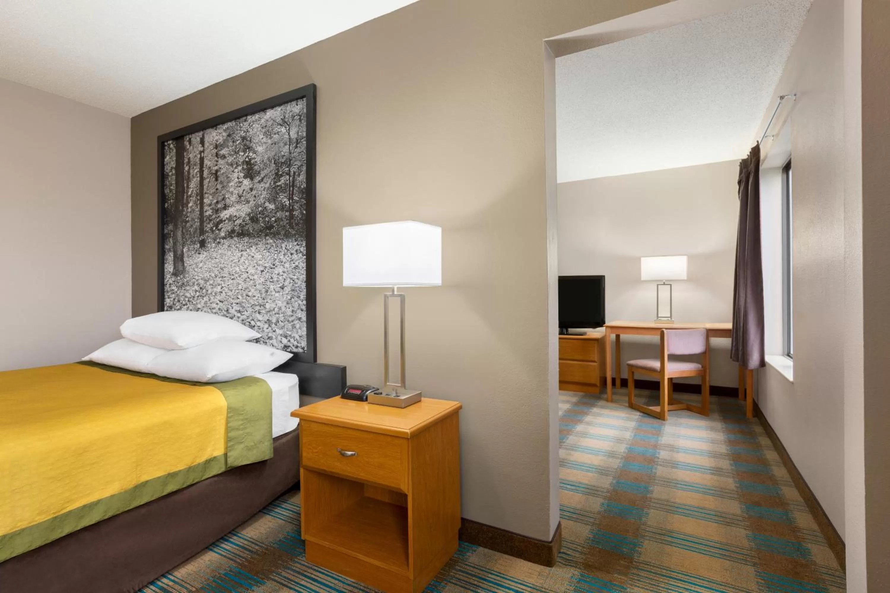 Queen Studio - Non-Smoking in Super 8 by Wyndham Hannibal