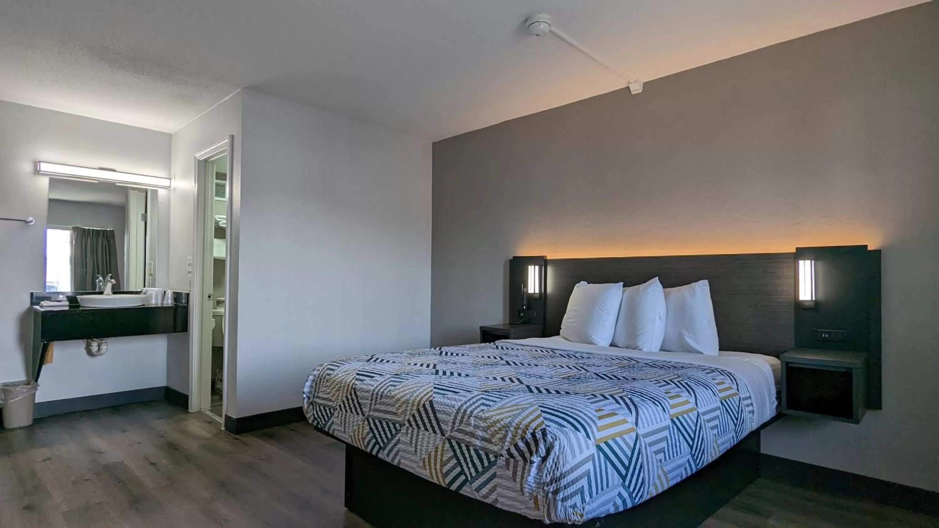 Queen Room in Motel 6-Leominster, MA