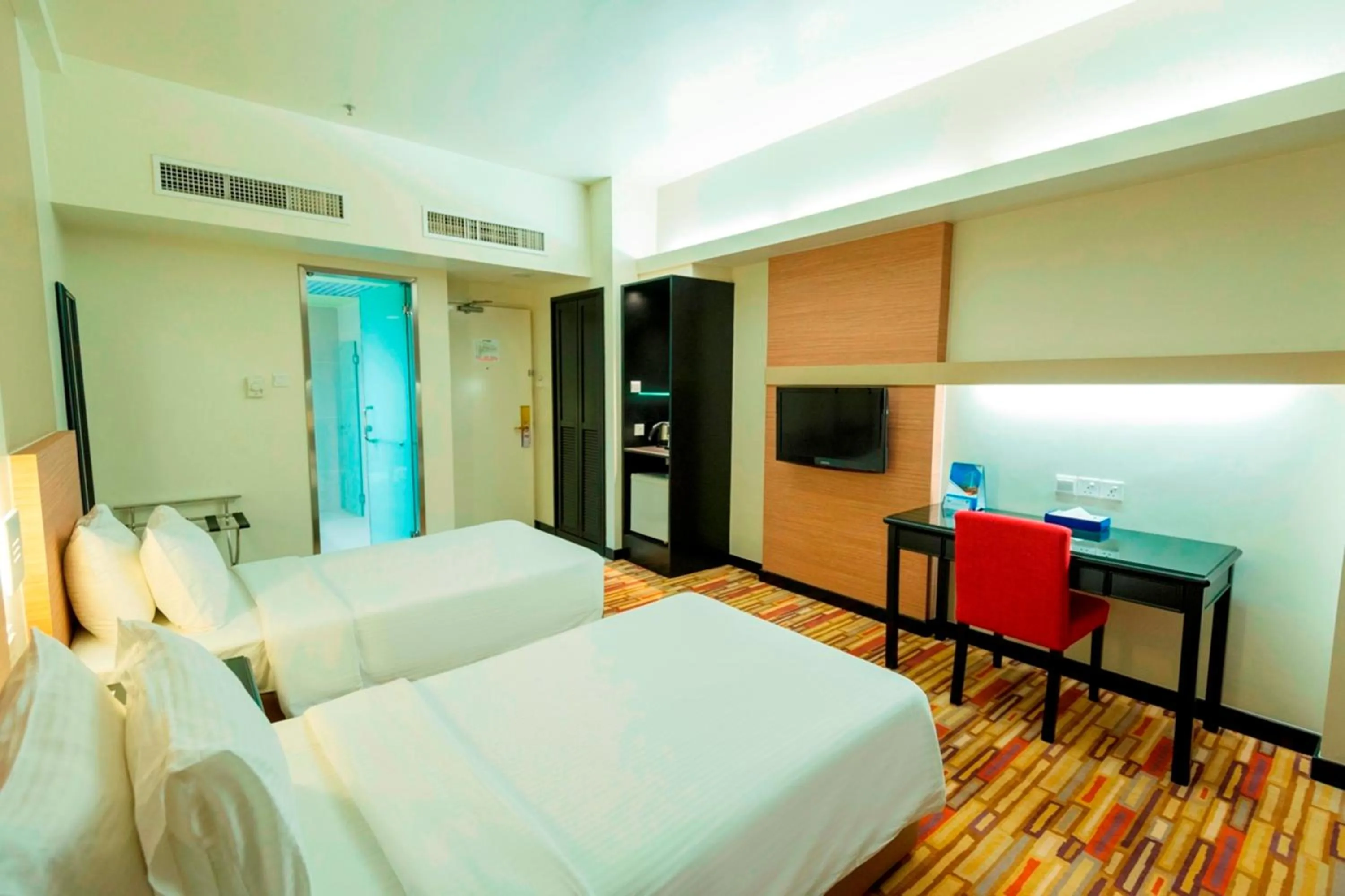 Superior Twin Room in Harbour View Hotel