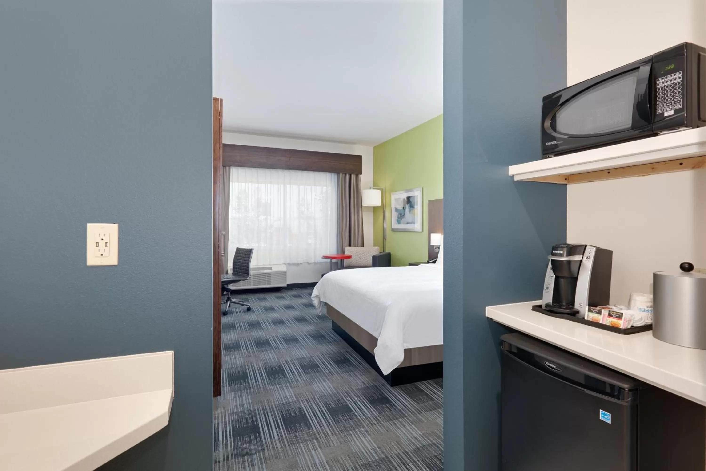 King Room - Mobility Access/Roll in Shower - Non-Smoking in Holiday Inn Express & Suites - Farmers Branch, an IHG Hotel