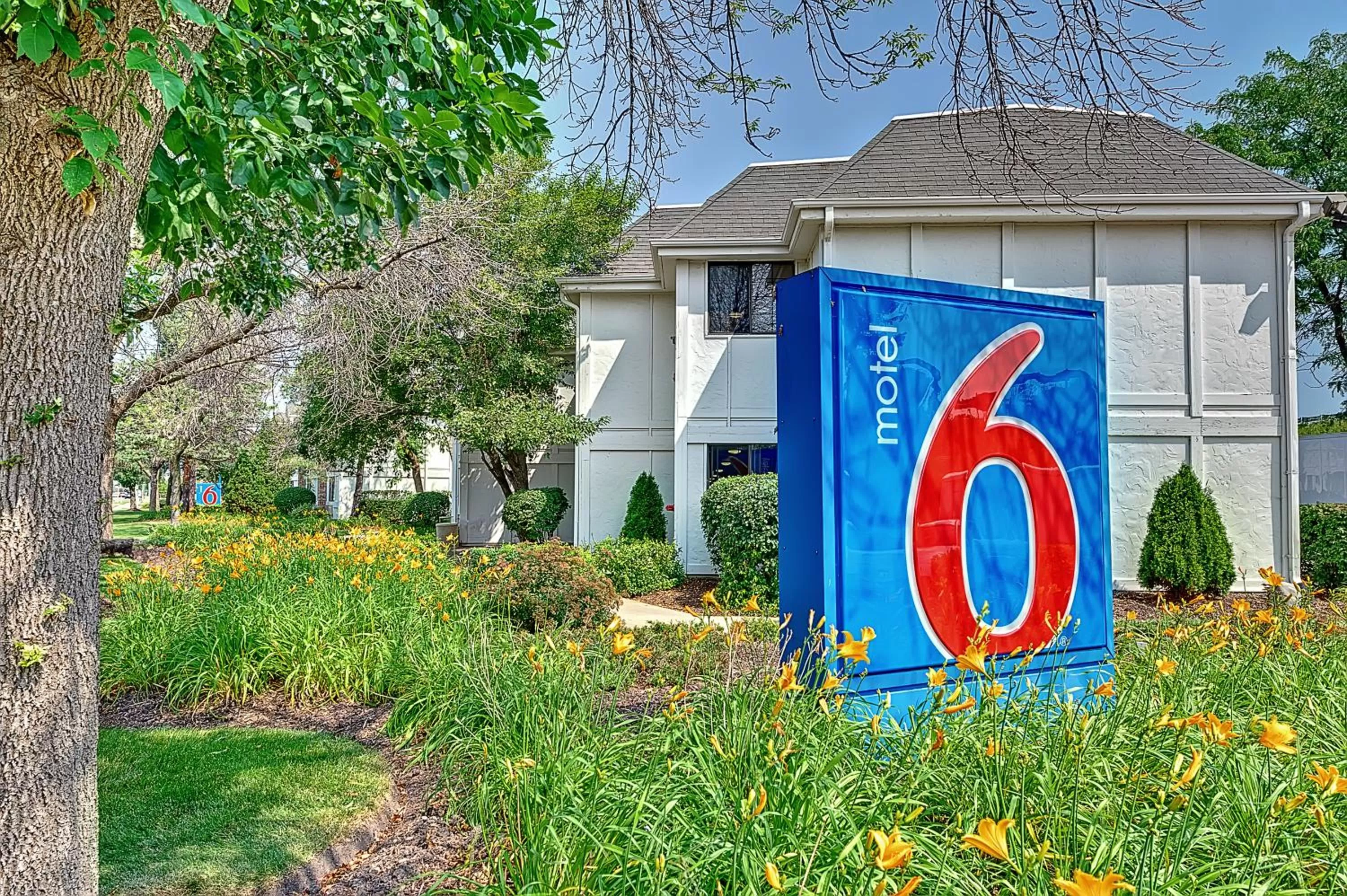Motel 6-Glenview, IL - Chicago North