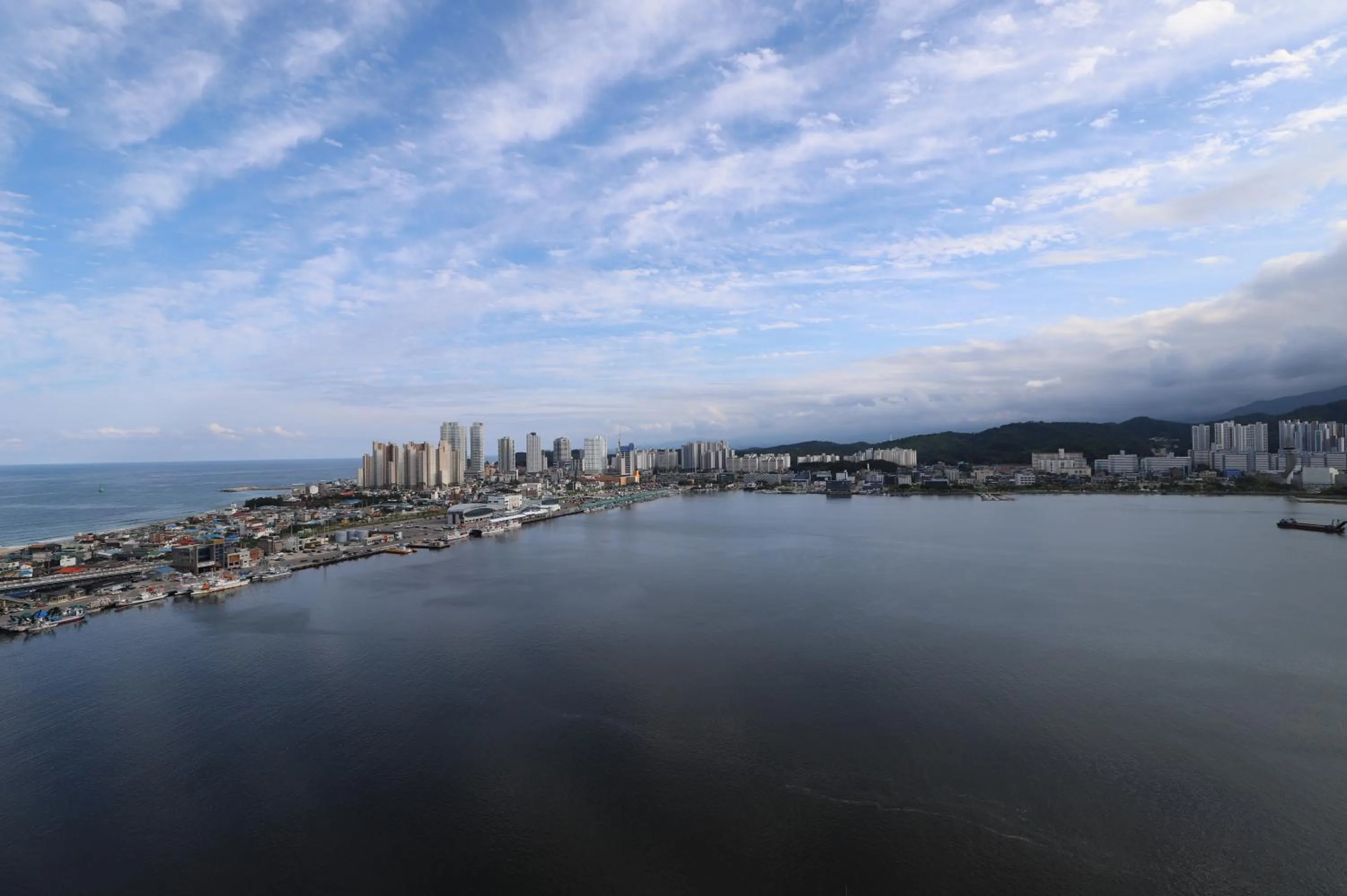 Deluxe Twin Room with Lake View in Sunrise Hotel Sokcho