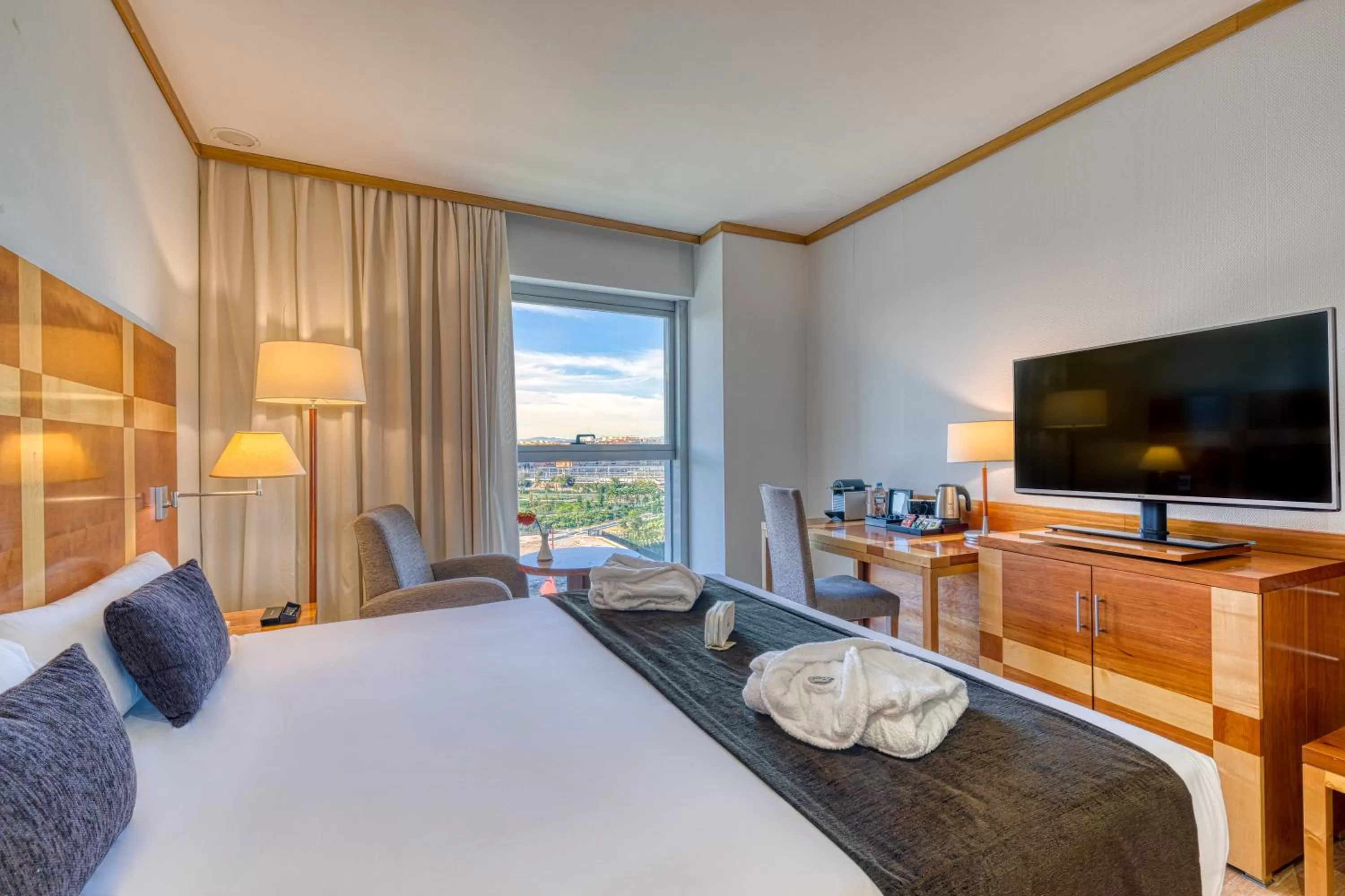 One-Bedroom Suite in Senator Parque Central