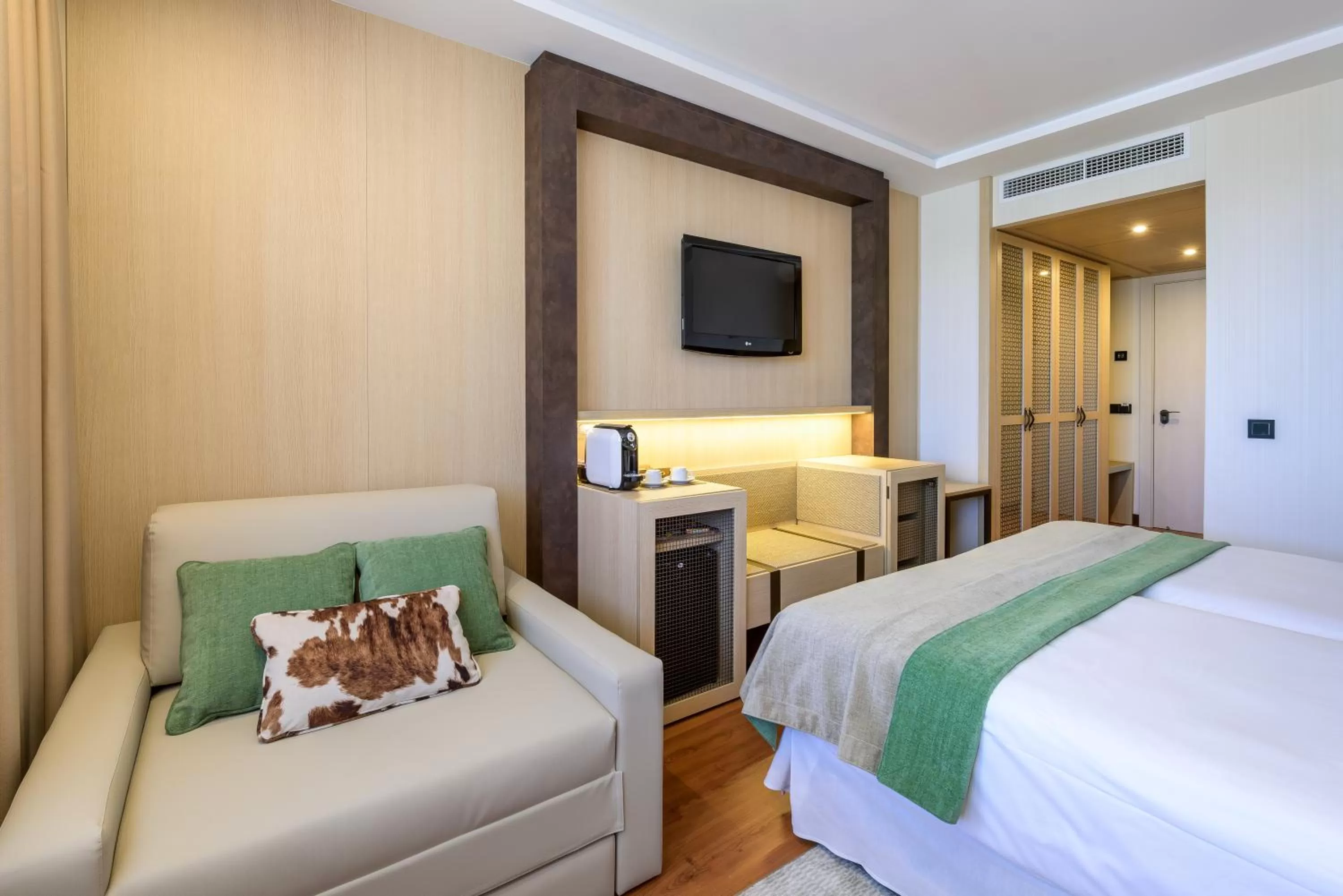 Standard Triple Room in Santemar