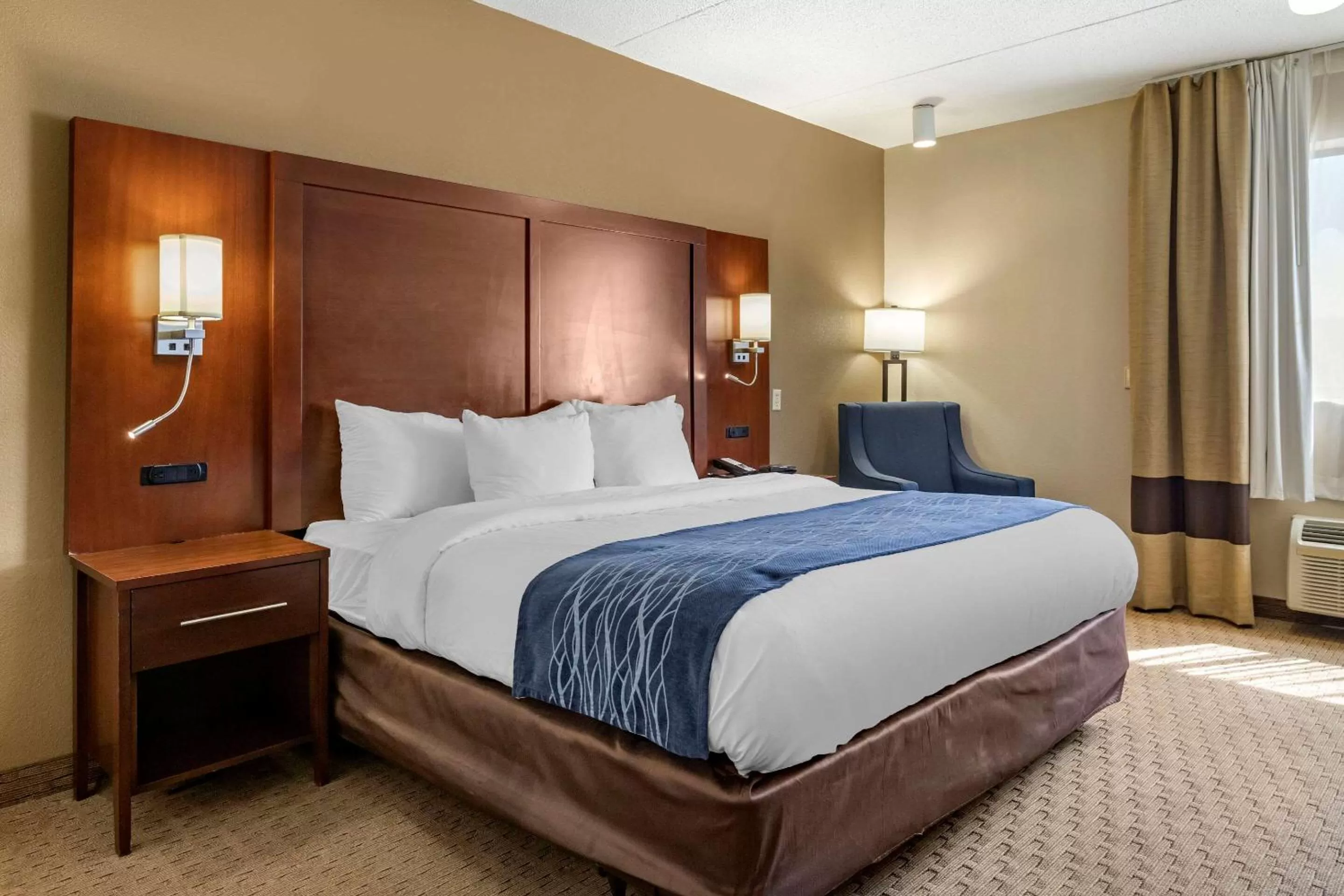 King Room - Accessible/Non-Smoking in Comfort Inn Warren - Detroit North