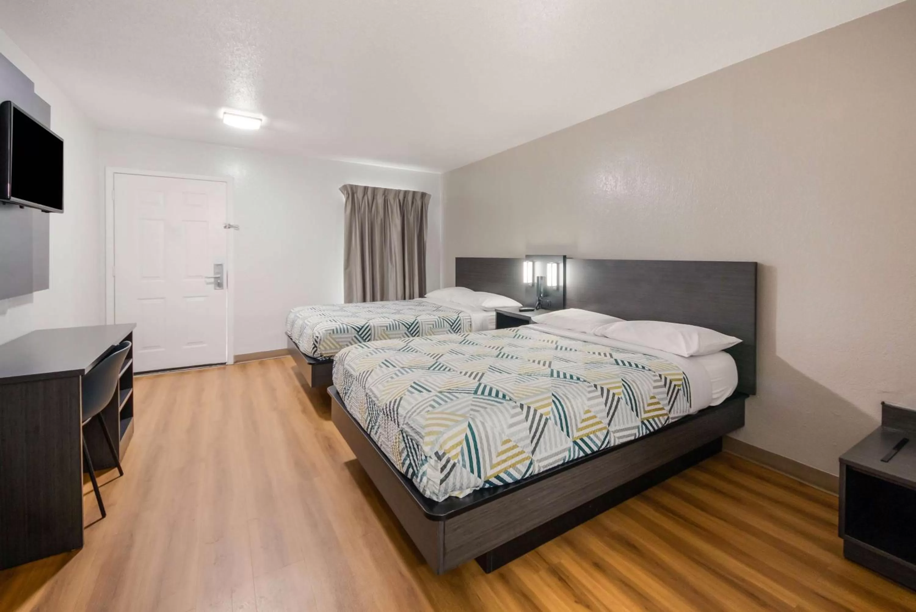 Deluxe Quadruple Room - Non-Smoking in Studio 6 Laredo, Tx - North I-35
