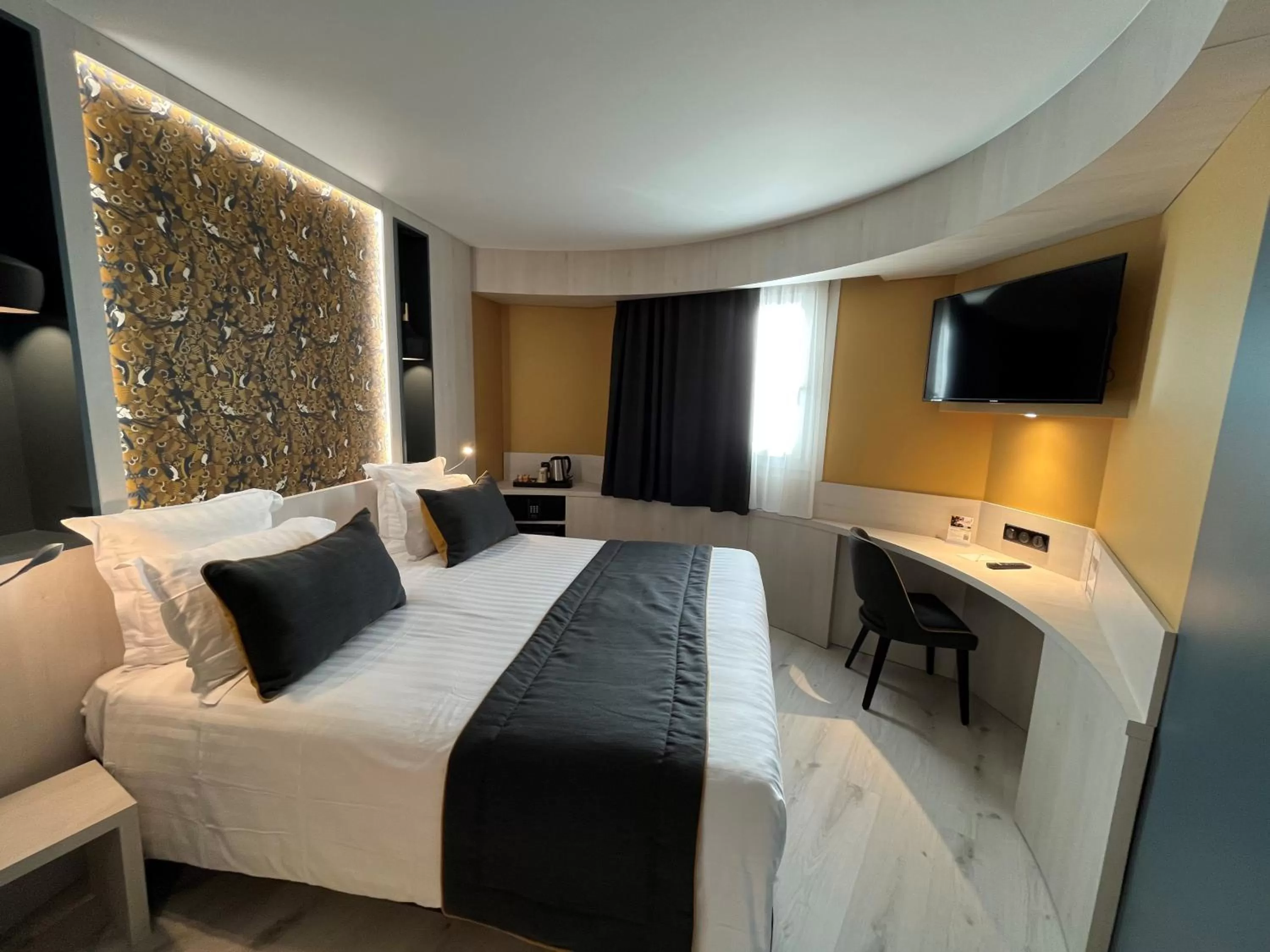 Superior Double Room in Comfort Hotel Clermont Saint Jacques