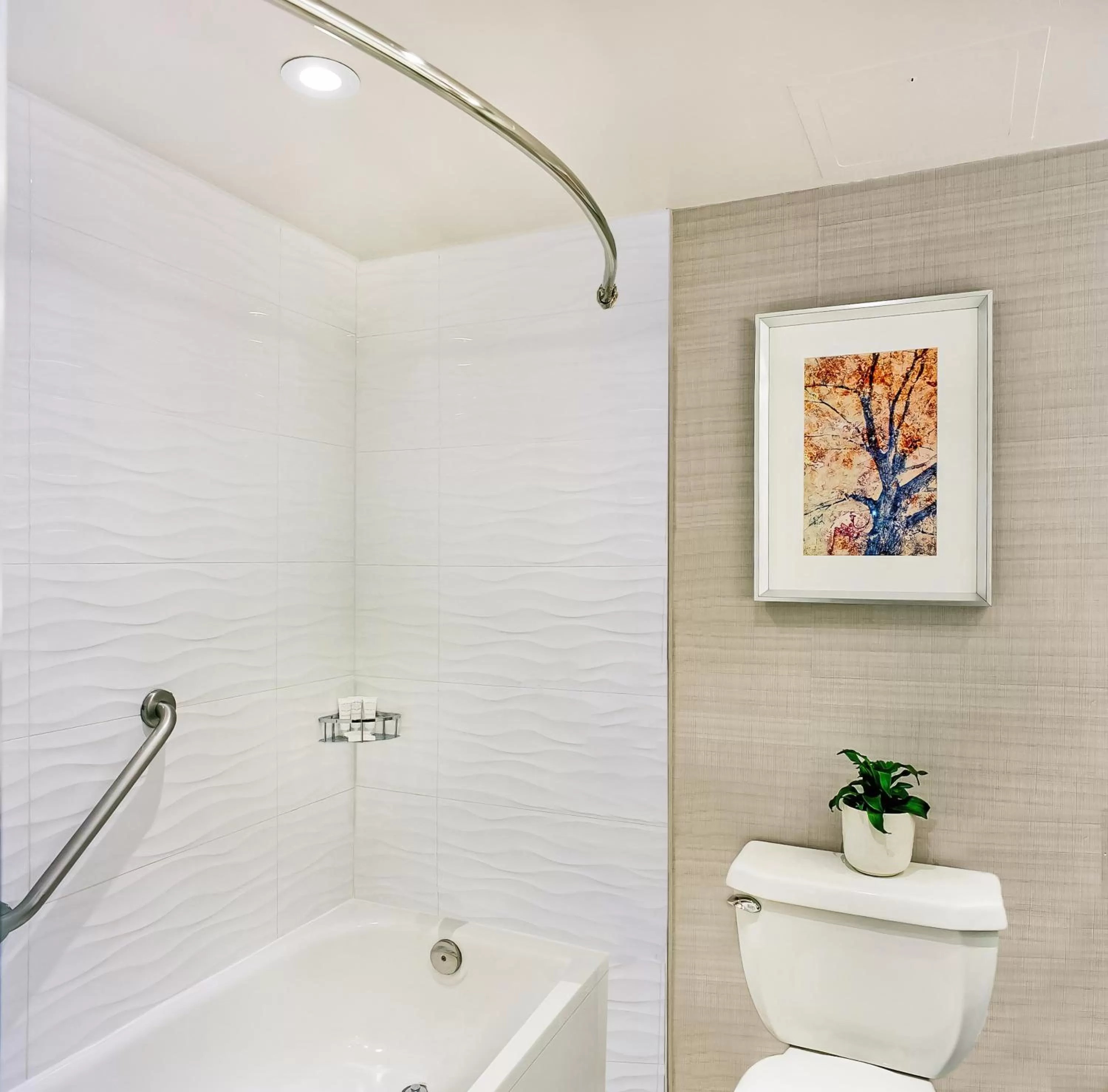 Deluxe Room 2 Queen Beds  in Pan Pacific Toronto