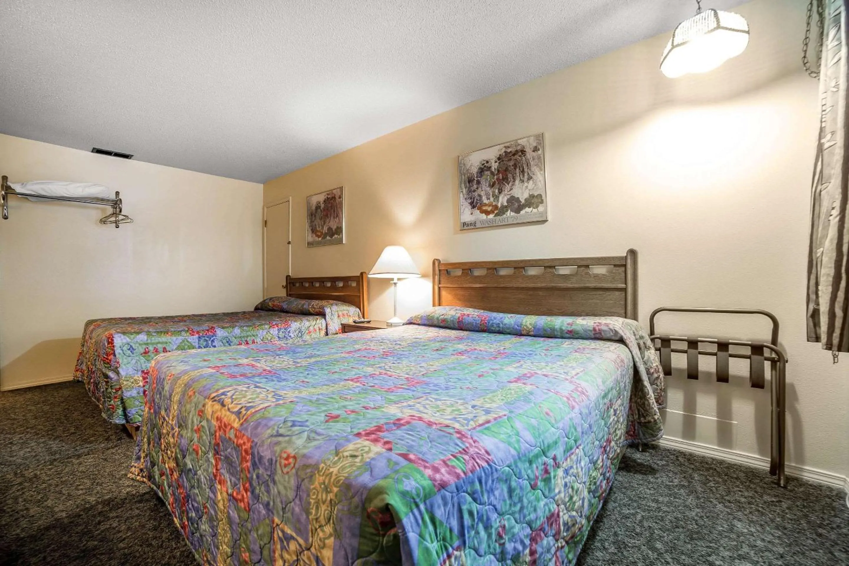 Queen Room with Two Queen Beds - Non-Smoking in Rodeway Inn La Grande