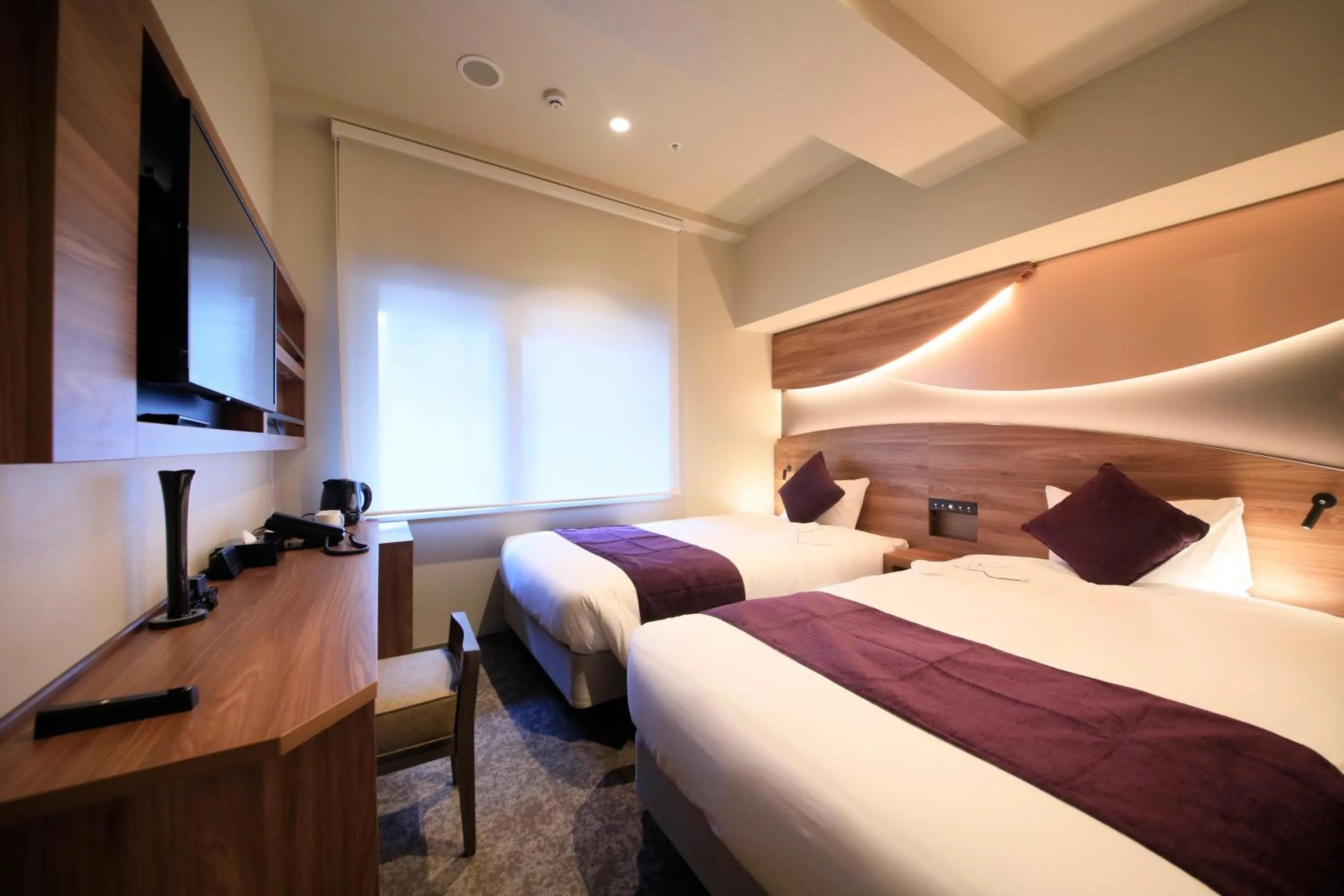 Standard Twin Room in Quintessa Hotel Tokyo Ginza