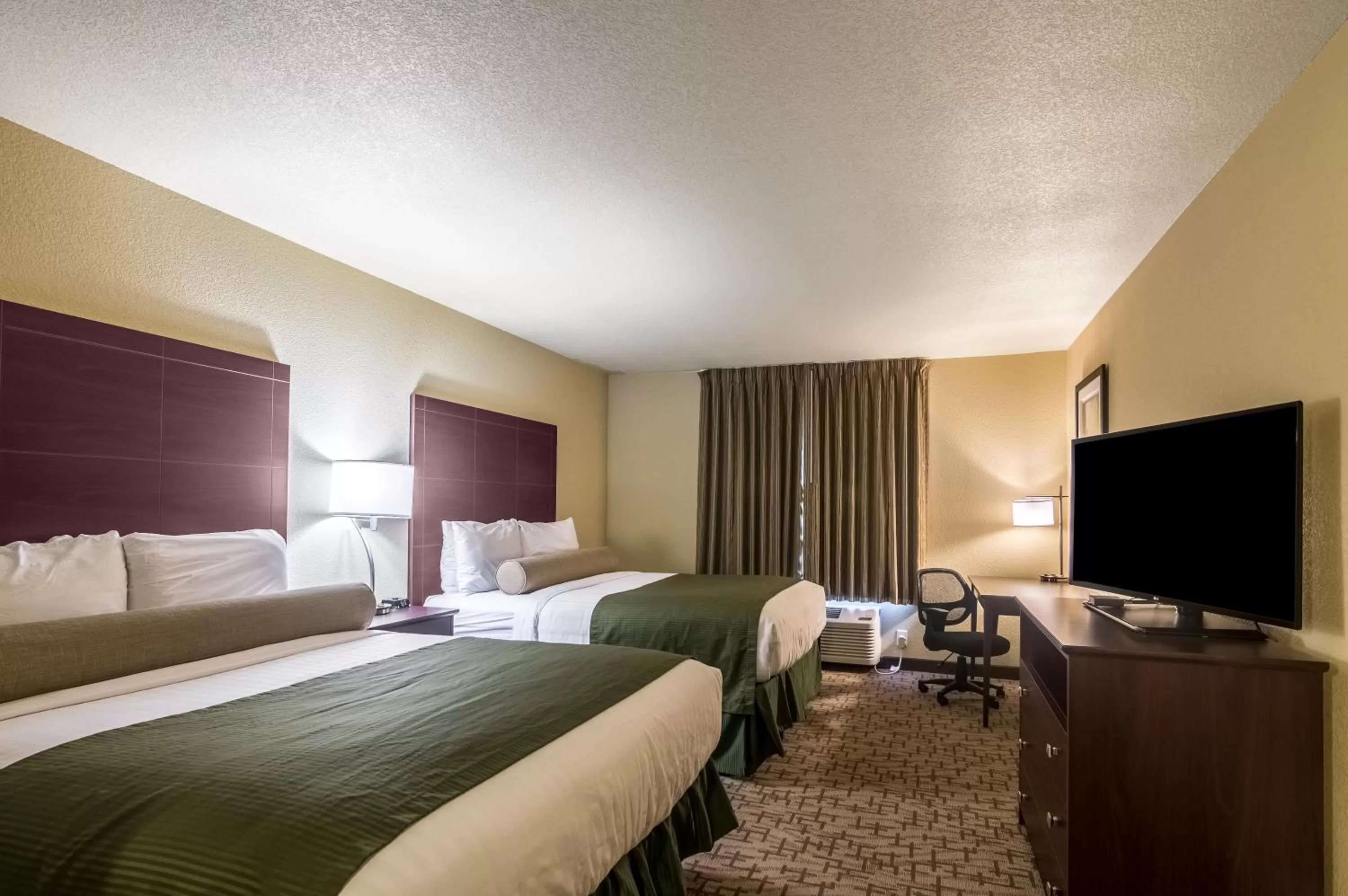 Deluxe Queen Room in Cobblestone Inn & Suites - Lakin