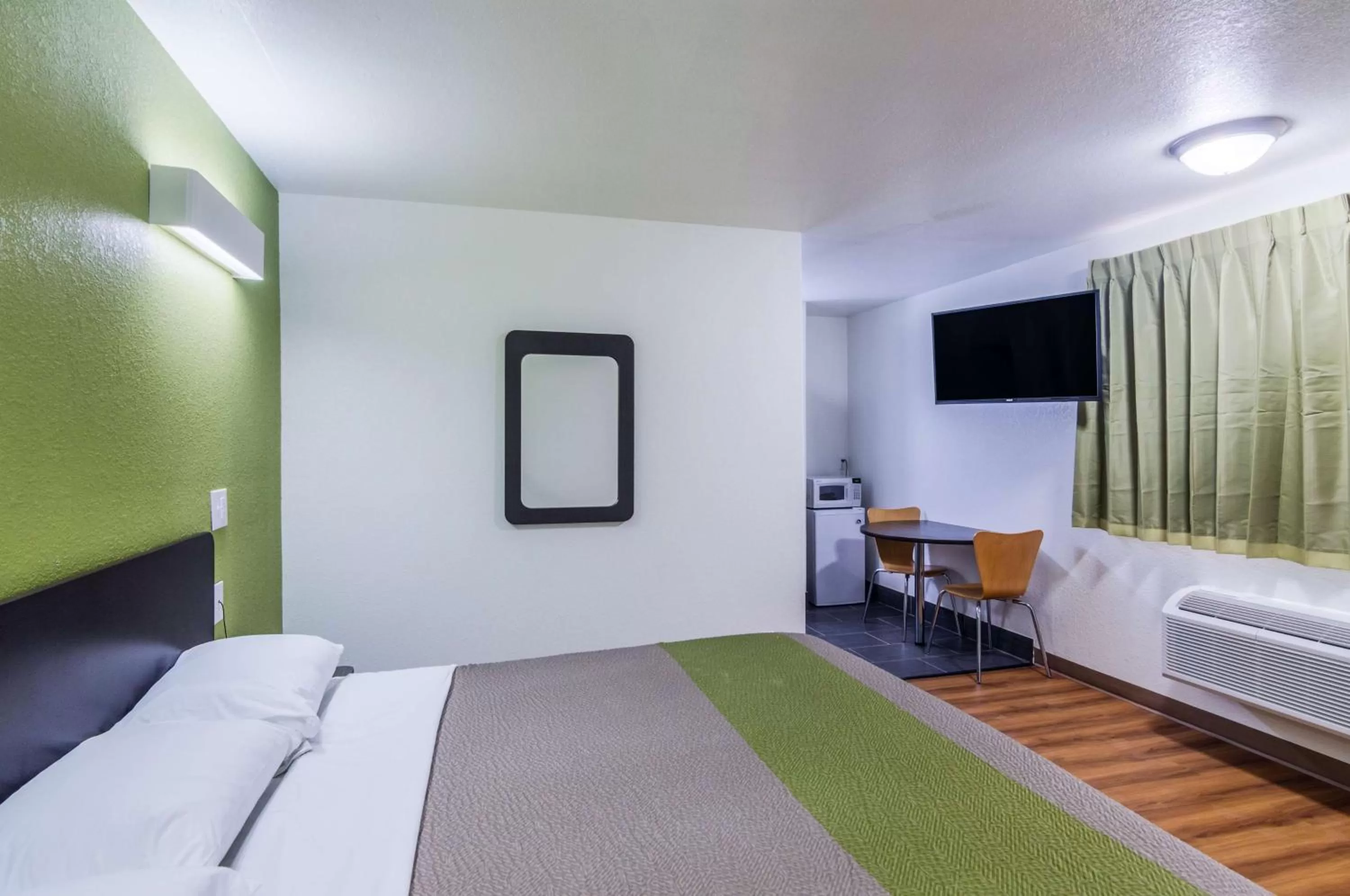 Deluxe King Room - Non-Smoking in Motel 6-Childress, TX