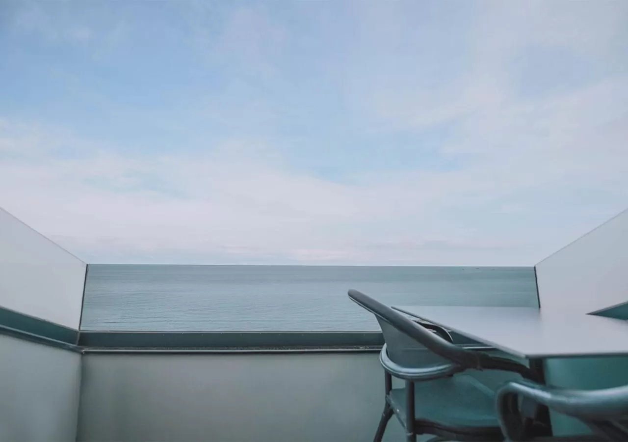 Elite Suite with Sea View and Balcony in Peerless Villas Hotel