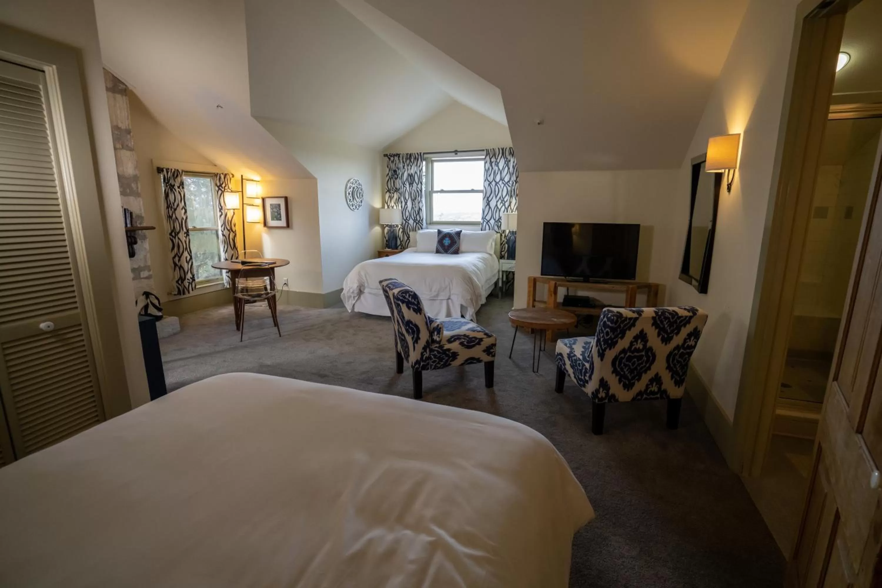 Deluxe Queen Room - Schlemmer Room in Sage Hill Inn & Spa