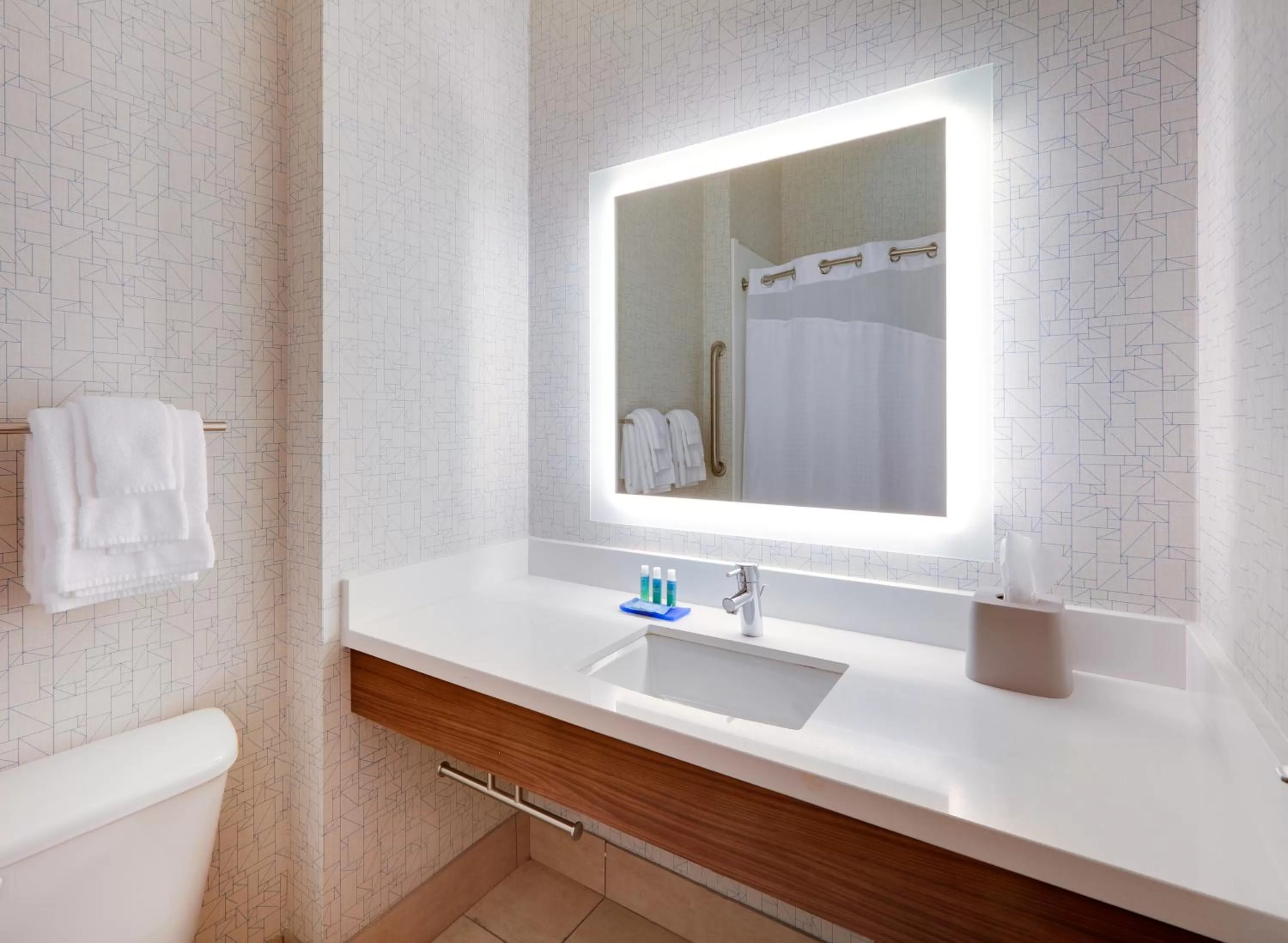 King Room - Hearing Accessible - Non-Smoking in Holiday Inn Express Hotel & Suites Burleson - Fort Worth, an IHG Hotel