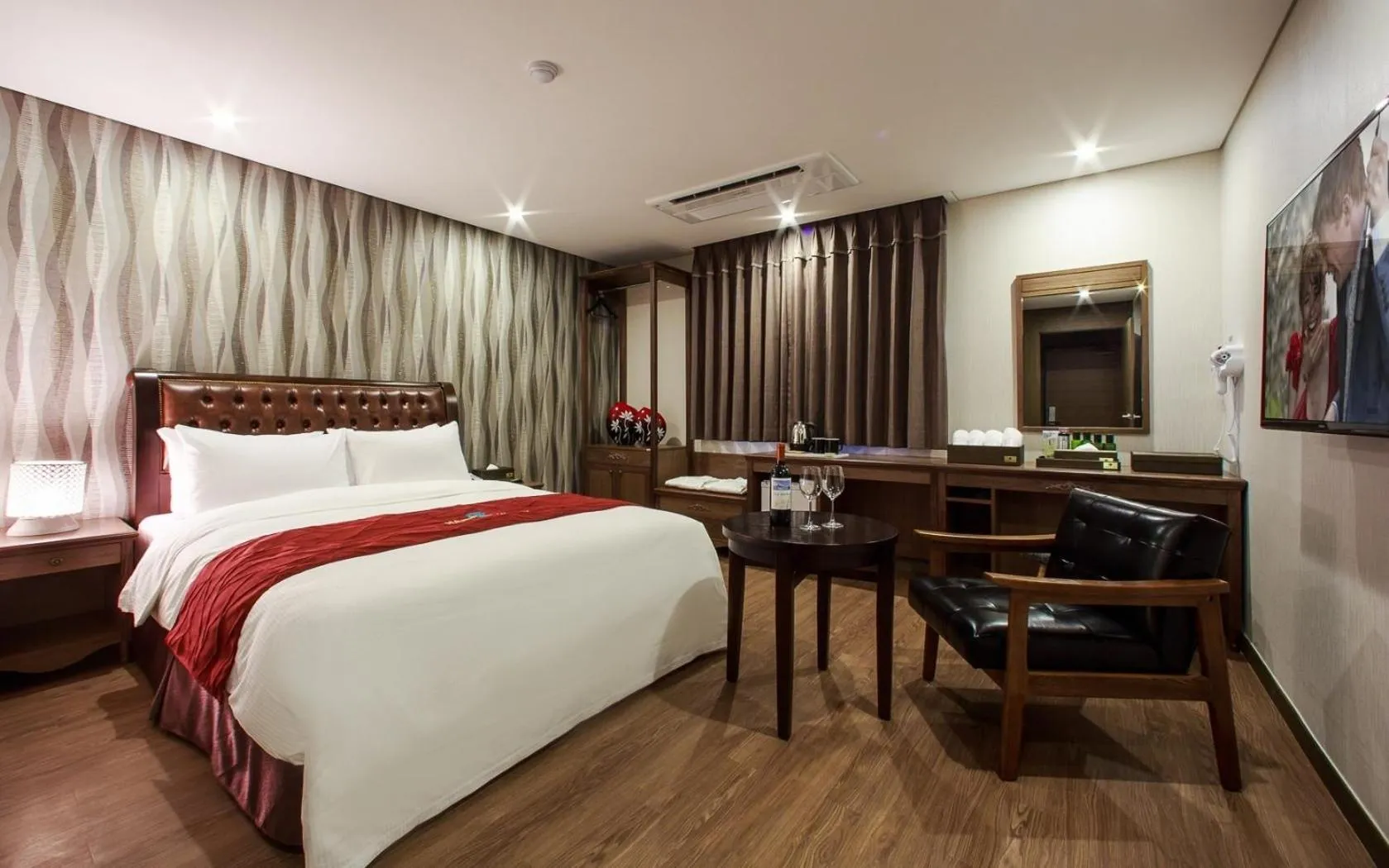 Deluxe Double Room in Harmony Hotel