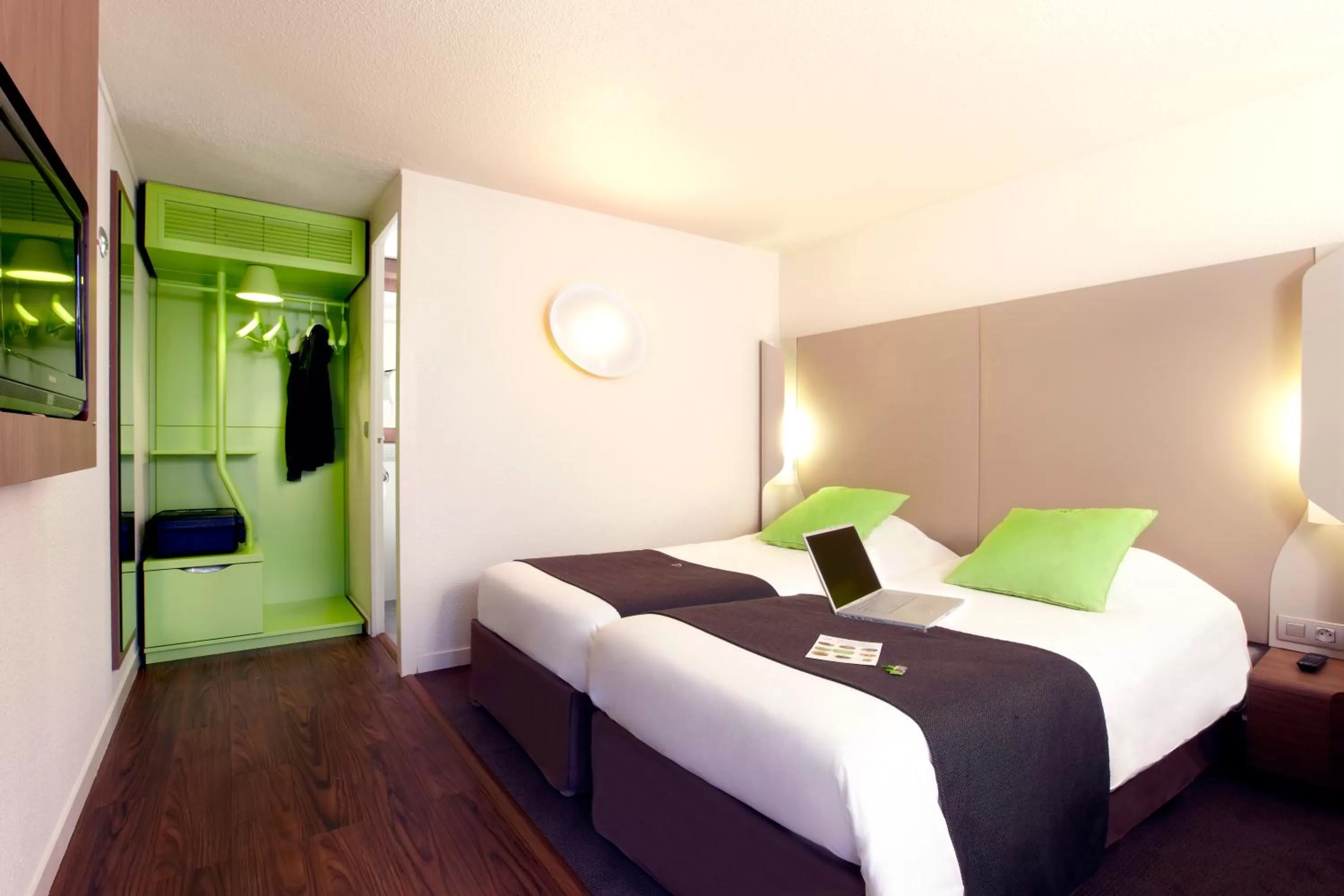 Superior Twin Room in Campanile NATURE Les Ulis