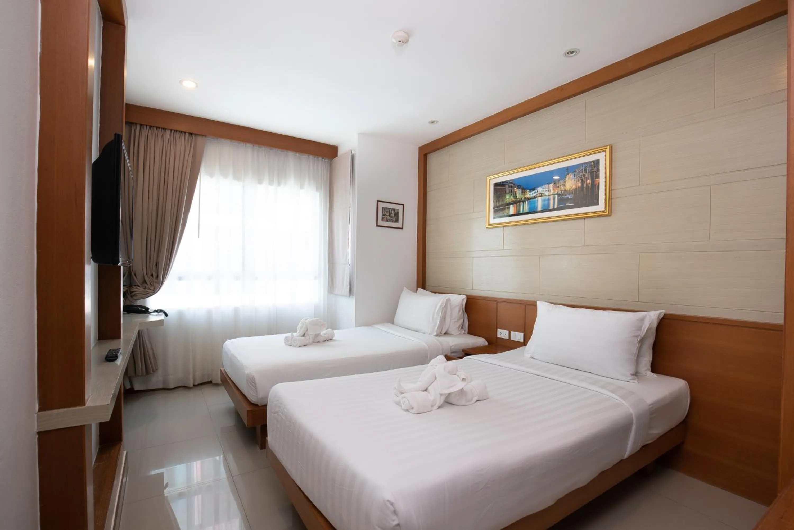 Deluxe Twin Room in The Patong Center Hotel