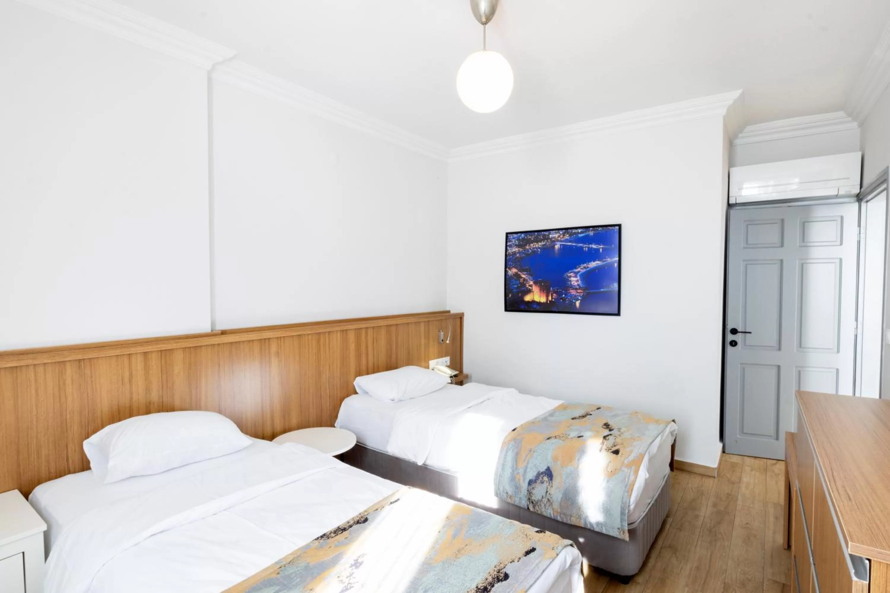 Bedroom, Bed in Comfort Suites