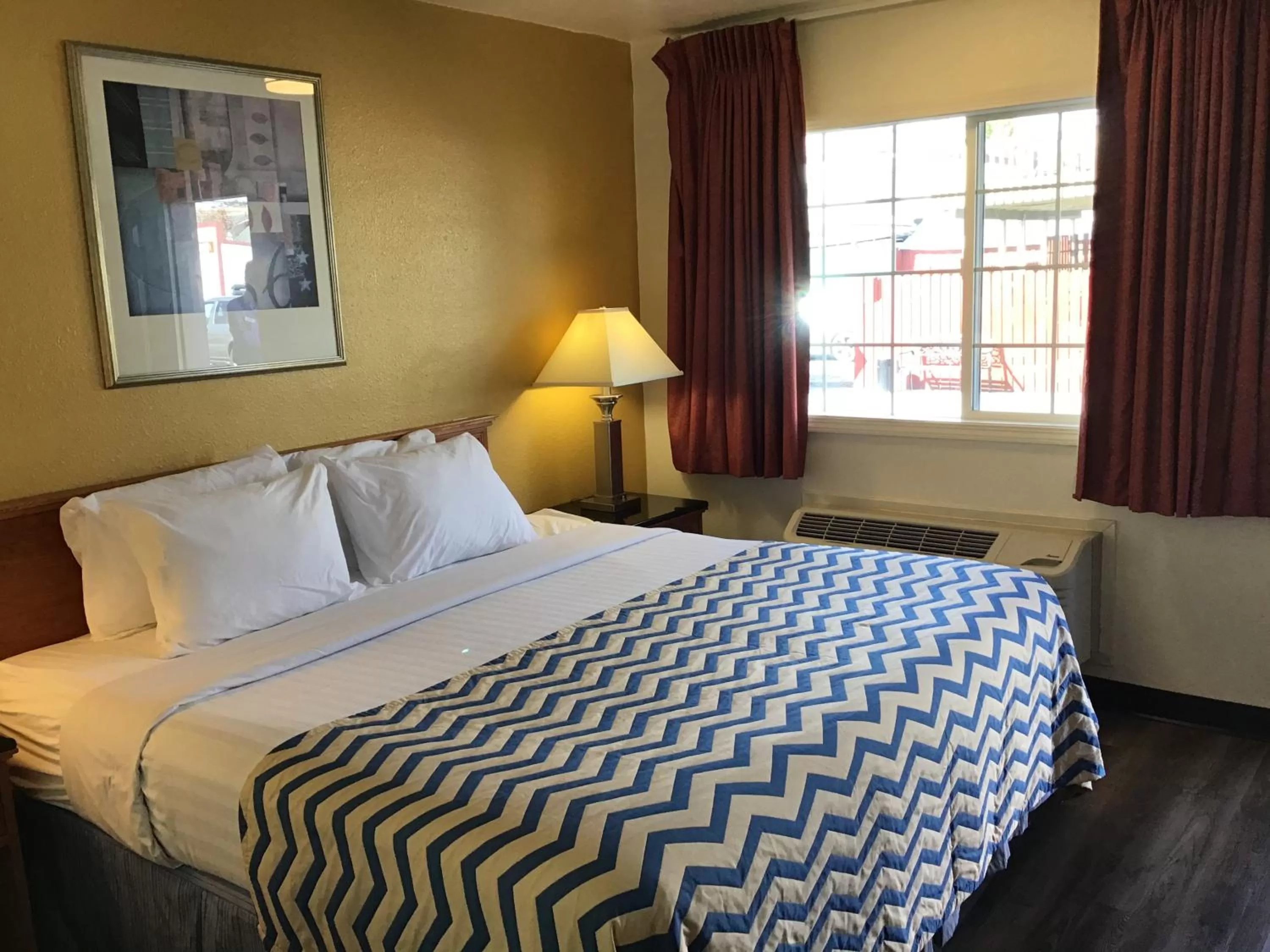 Queen Room - Non-Smoking in Travelodge by Wyndham Pendleton OR