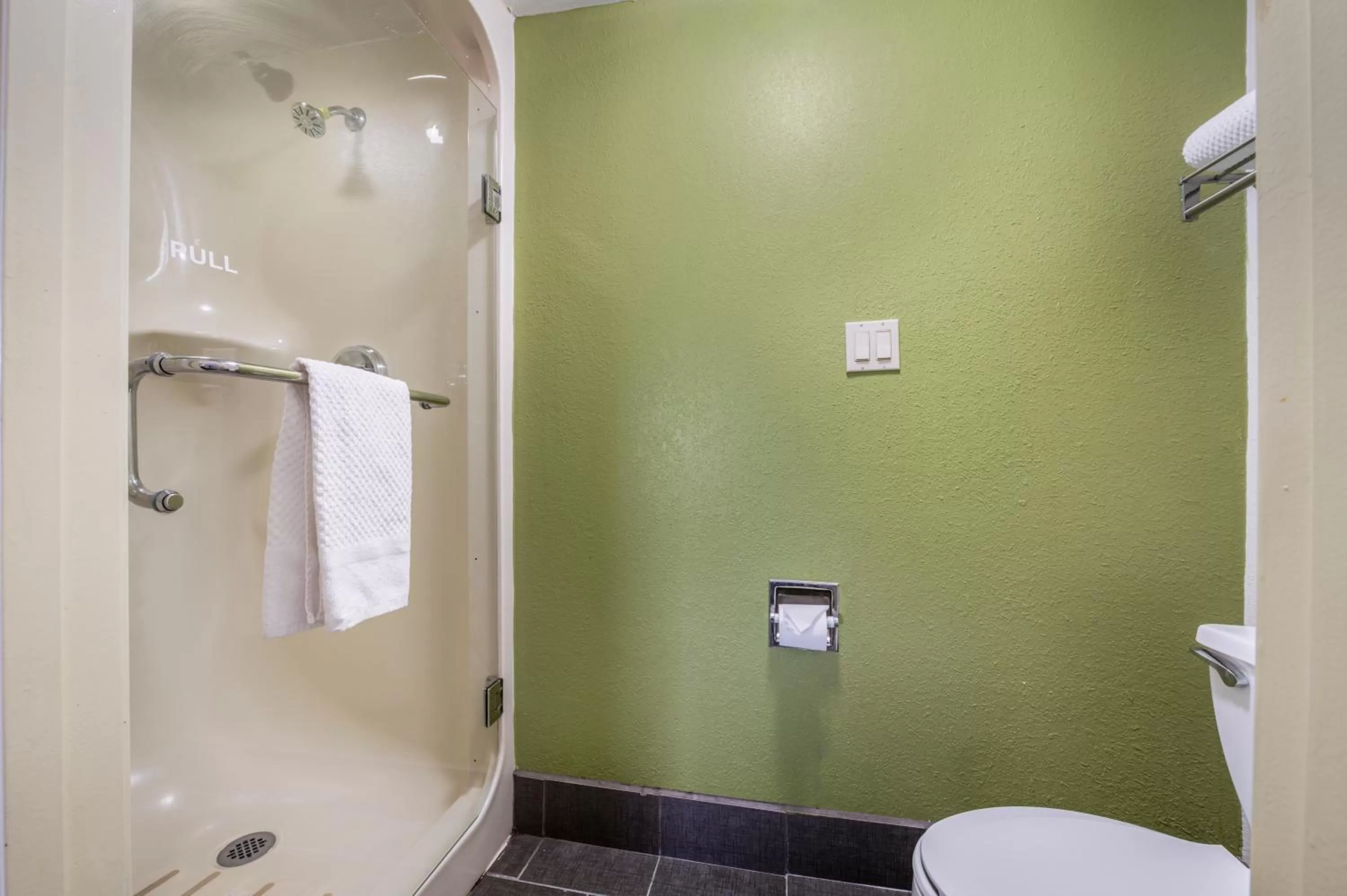 Shower in Sleep Inn Naperville - Chicago
