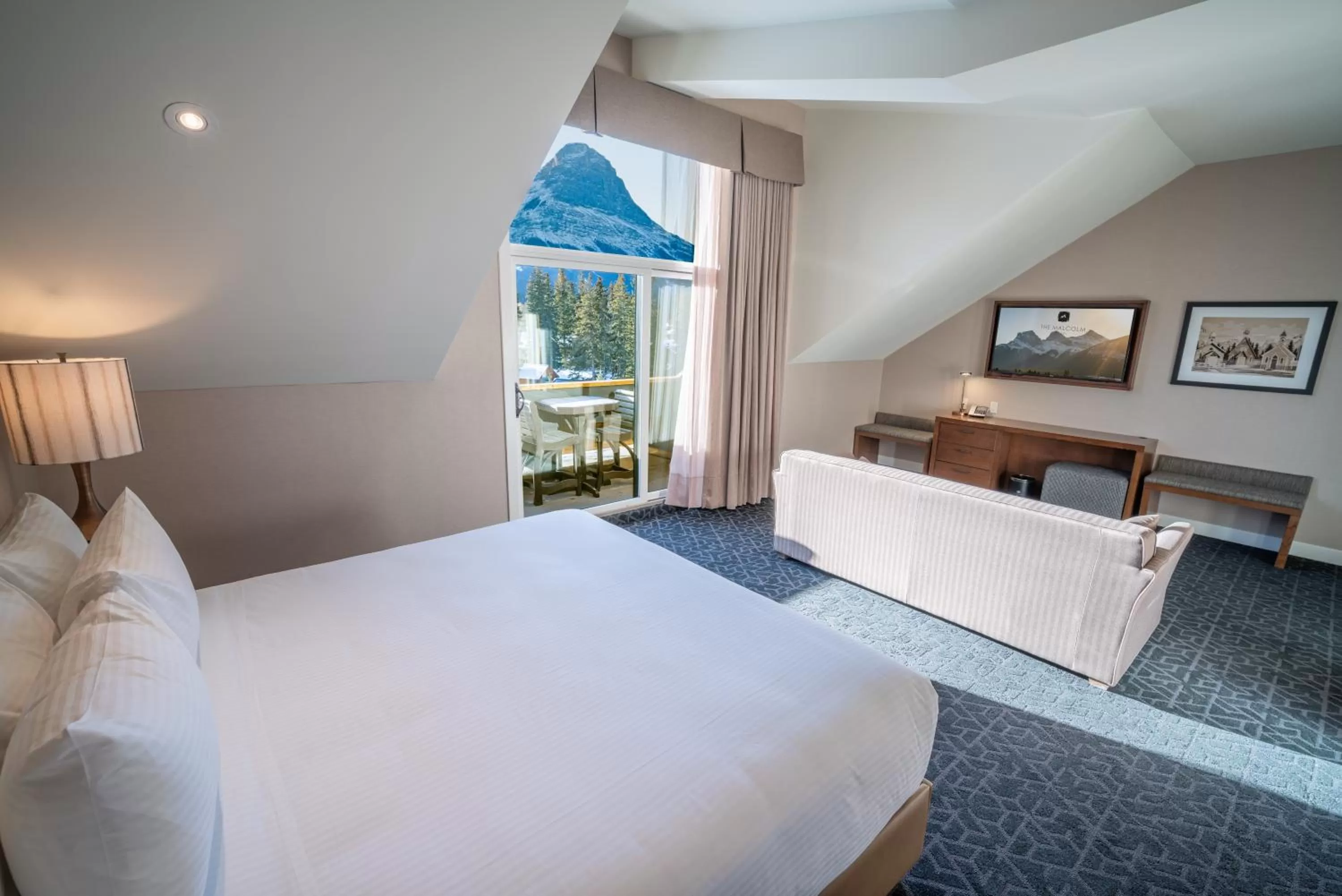 Deluxe King Room in The Malcolm Hotel