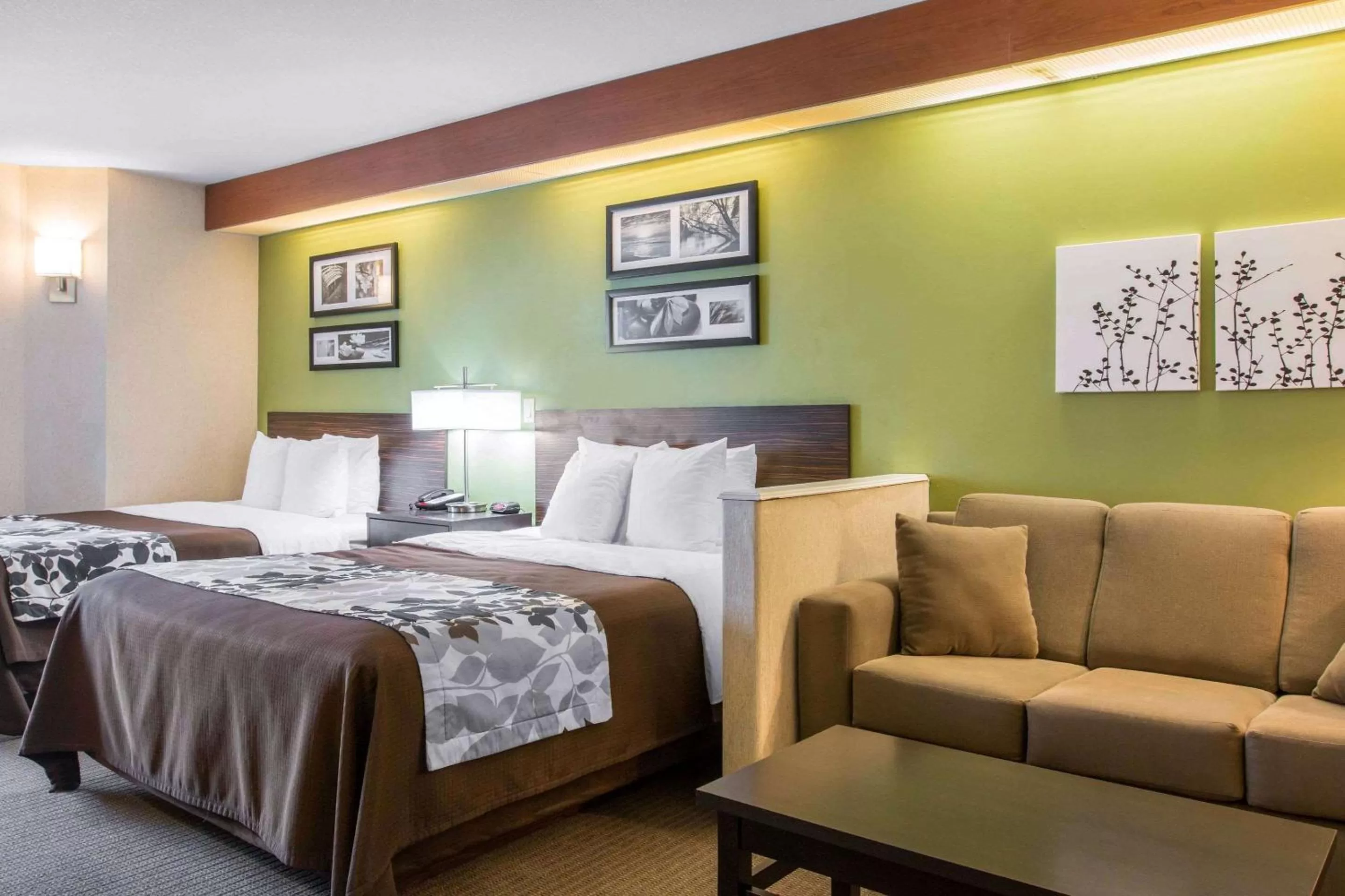 Photo of the whole room, Bed in Sleep Inn & Suites Oregon - Toledo
