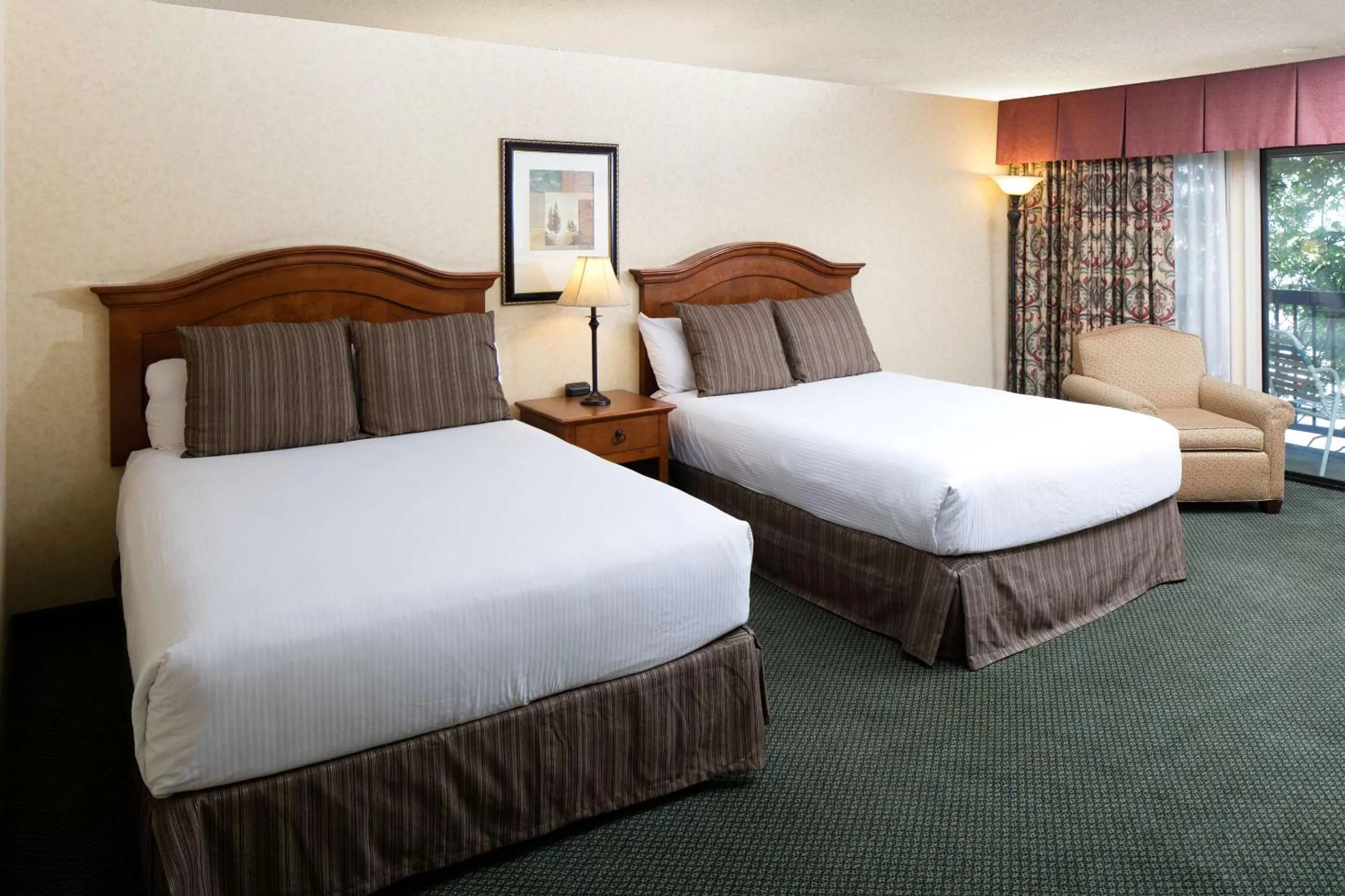 Superior Queen Room with Two Queen Beds in Red Lion Hotel Redding