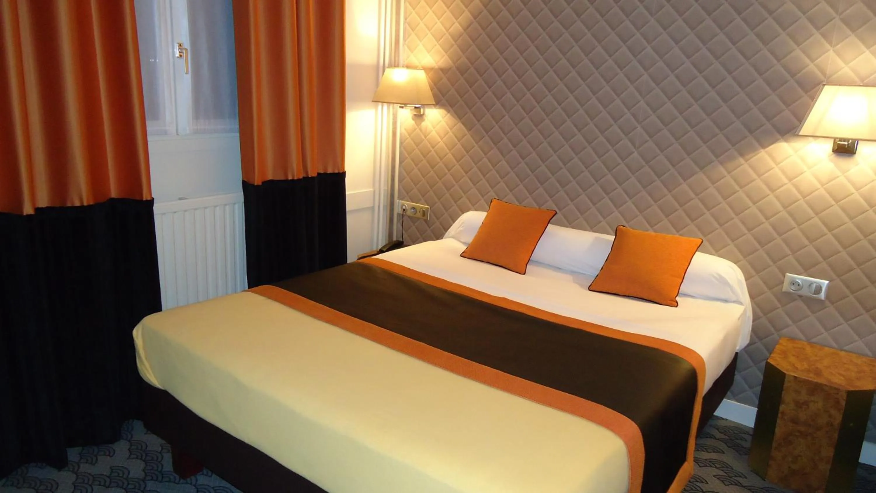 Single Room in Hotel d'Amiens