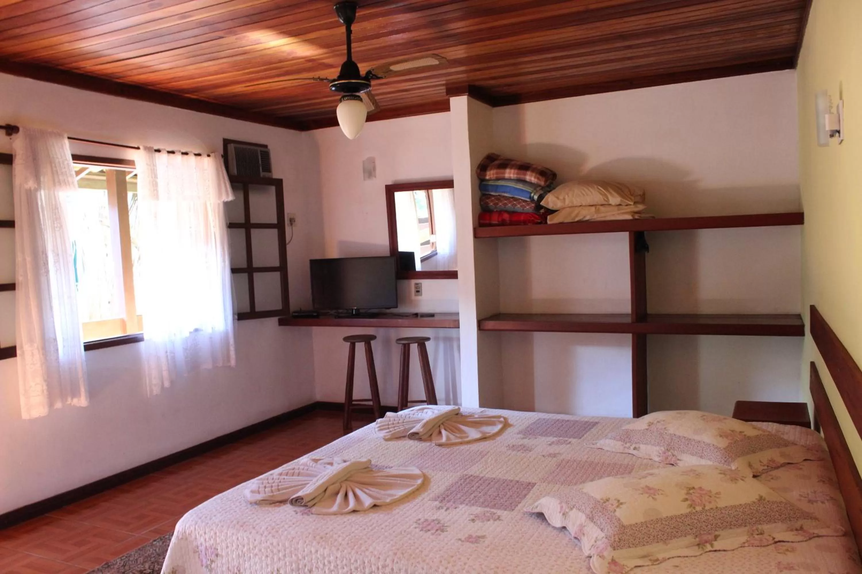 Large Double or Twin Room in Pousada Flor de Paraty