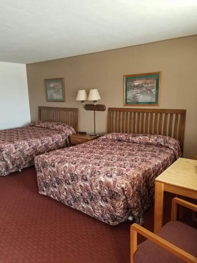 Queen Room with Two Queen Beds in Raine Motel