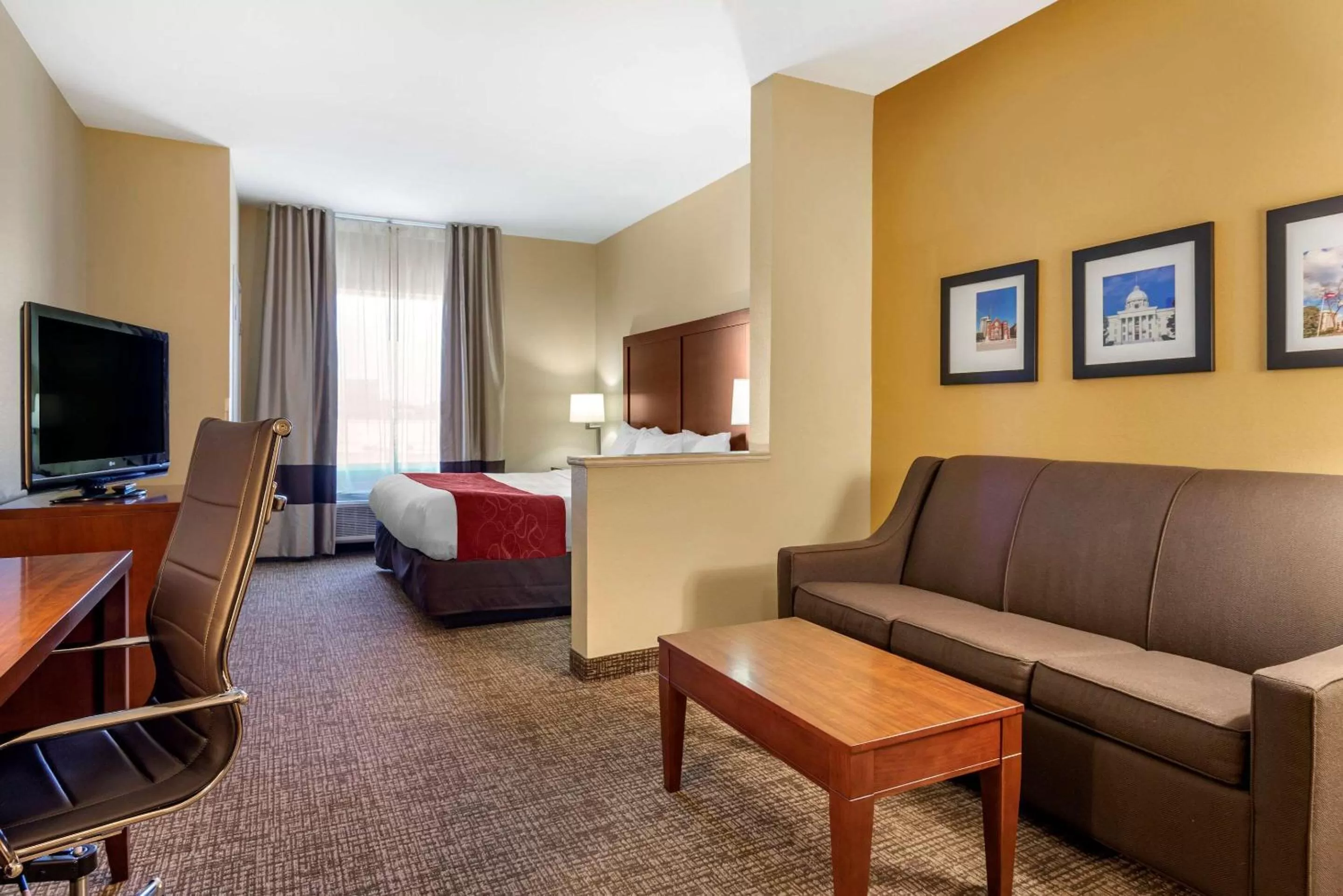 King Suite - Non-Smoking in Comfort Suites Montgomery East Monticello Dr.