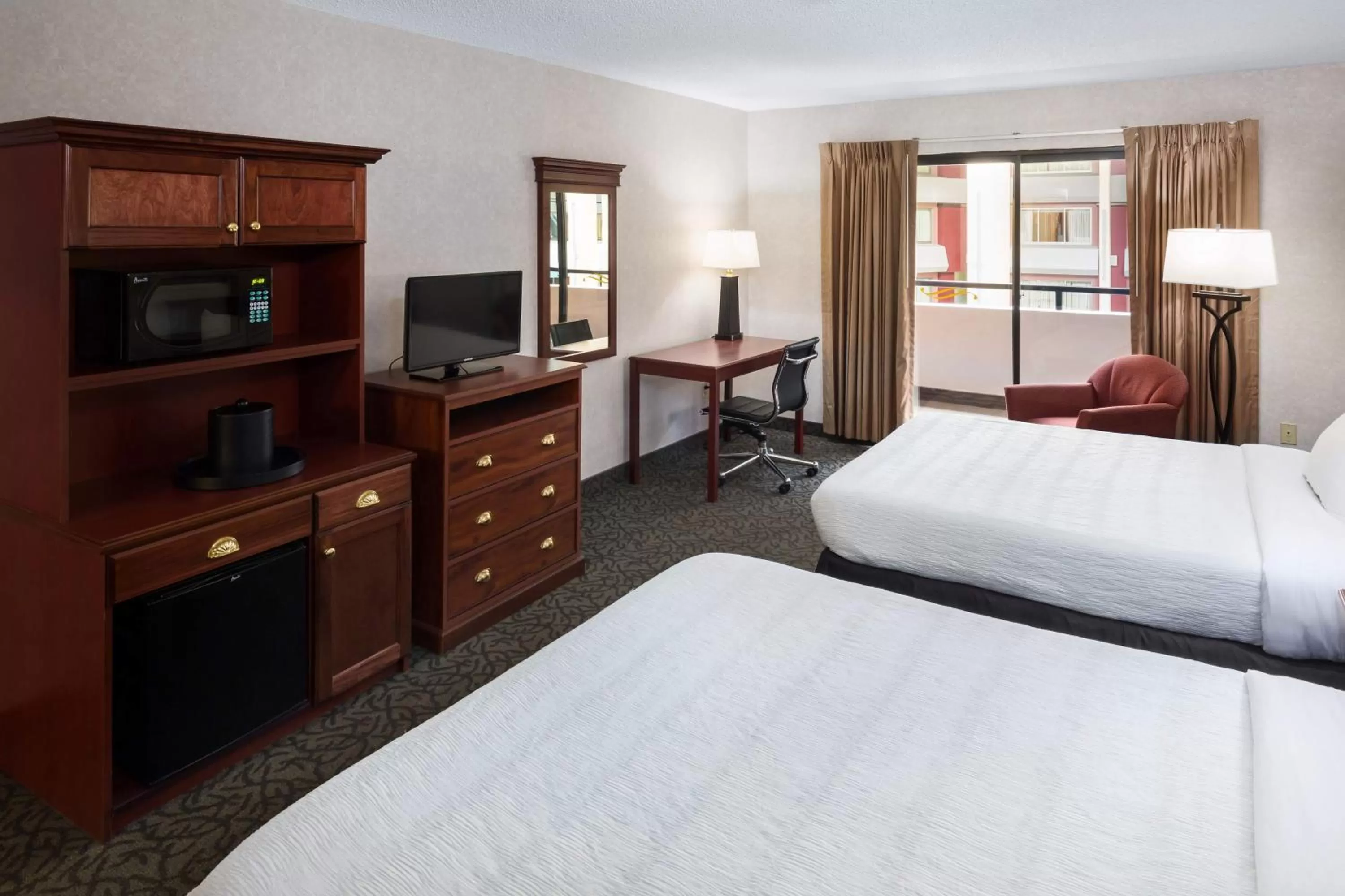 Queen Room with Two Queen Beds with Pool View in Grand Hotel